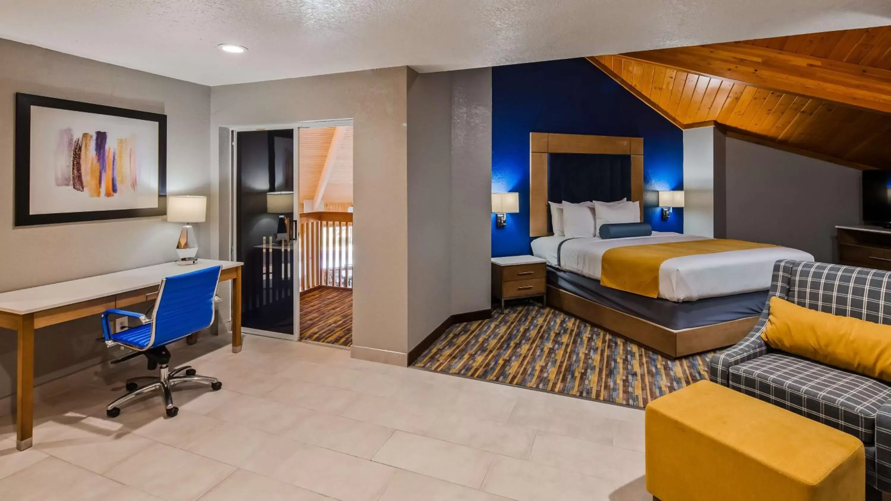 Photo of the whole room, Bed in Best Western DeWitt Photo of the whole room, Bed in Best Western DeWitt