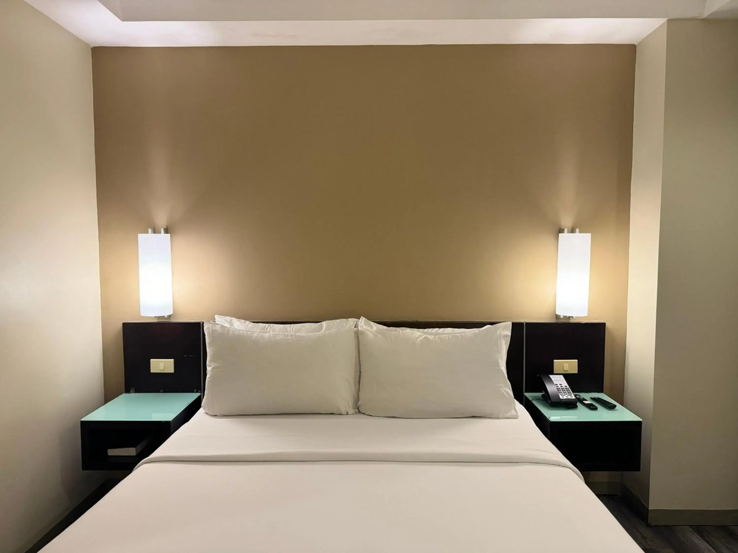 Bed in Circle Inn - Iloilo City Center