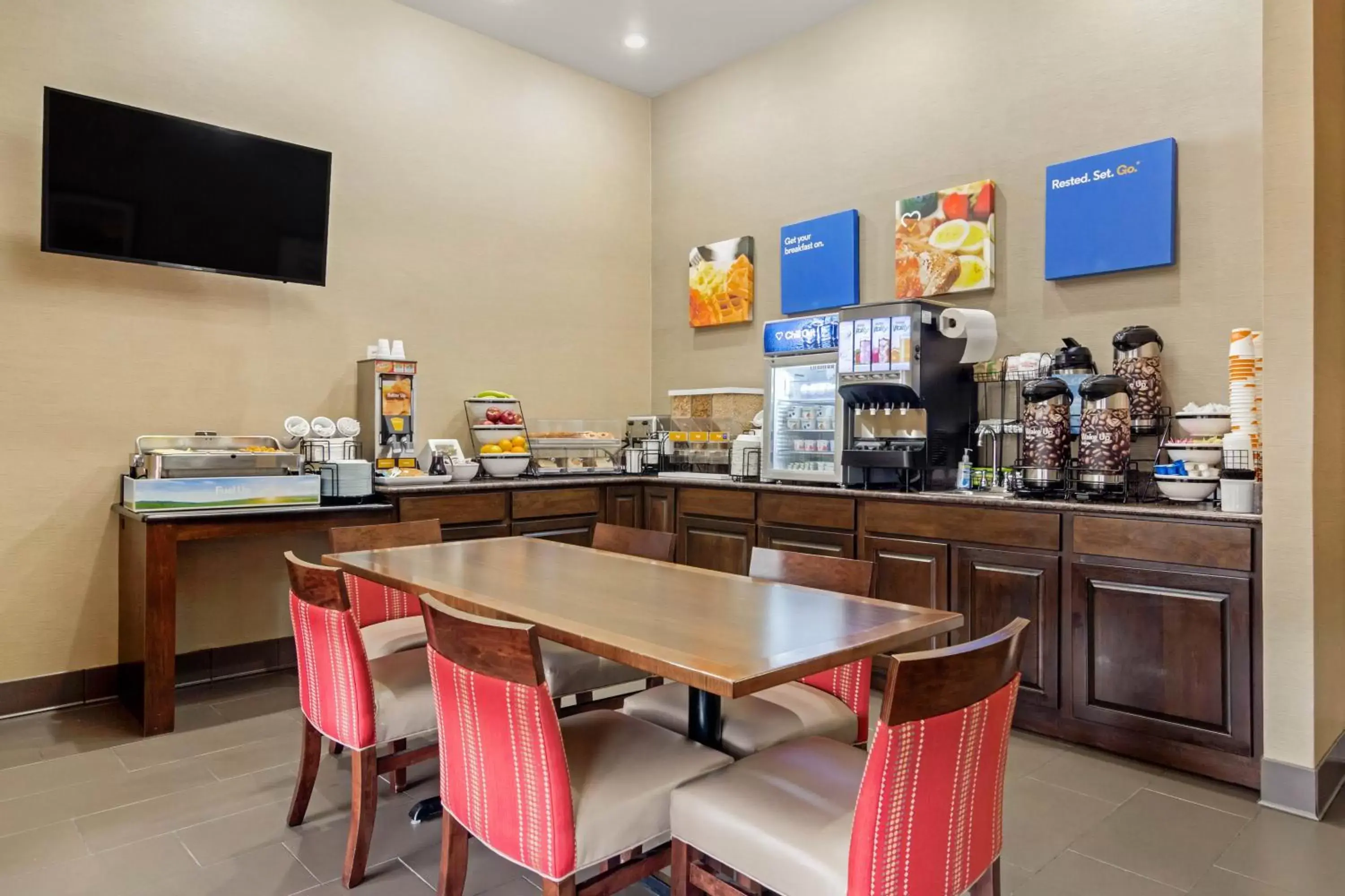 Breakfast, Restaurant/Places to Eat in Comfort Inn & Suites Greeley