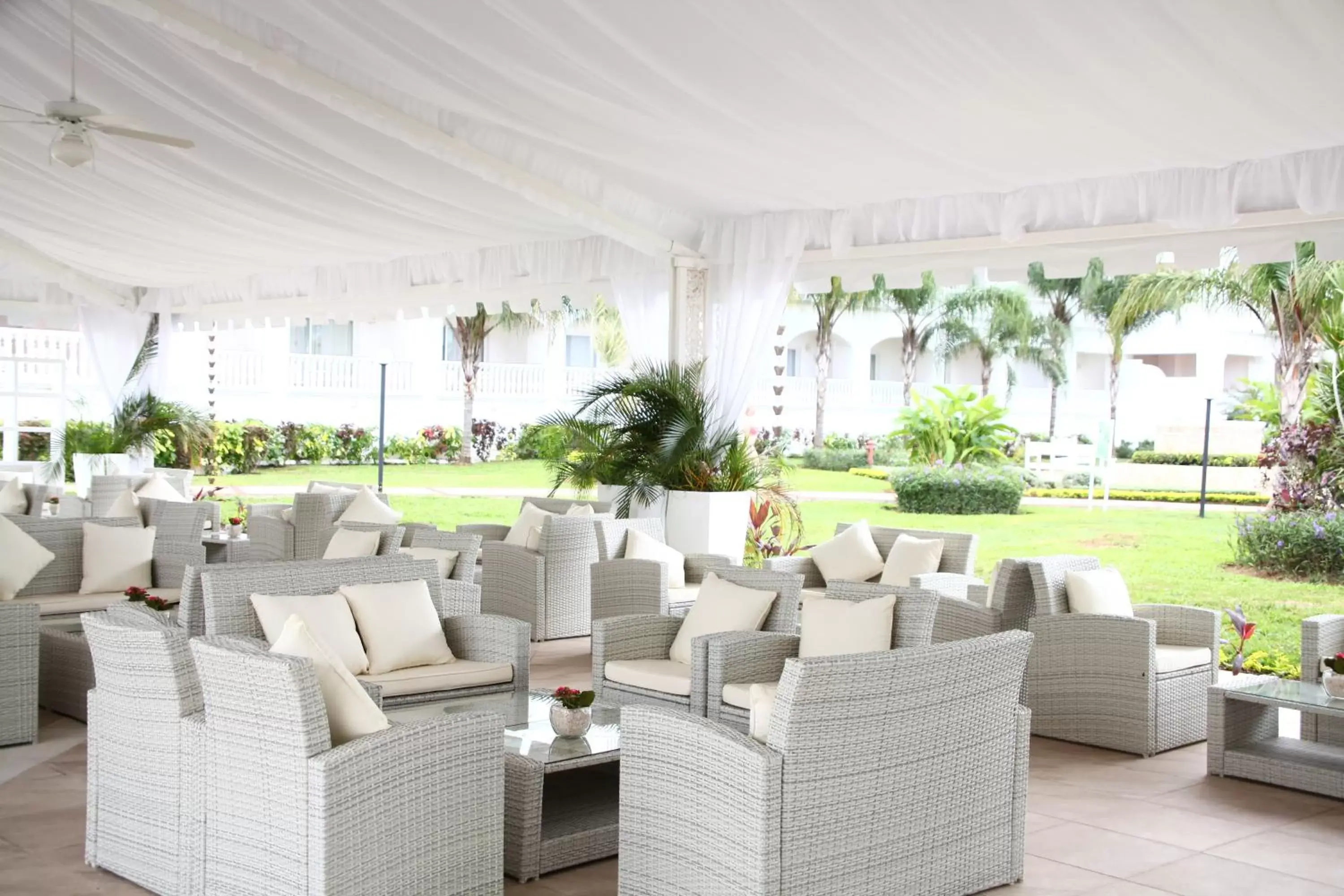 Lounge or bar in Bahia Principe Luxury Runaway Bay - Adults Only All Inclusive