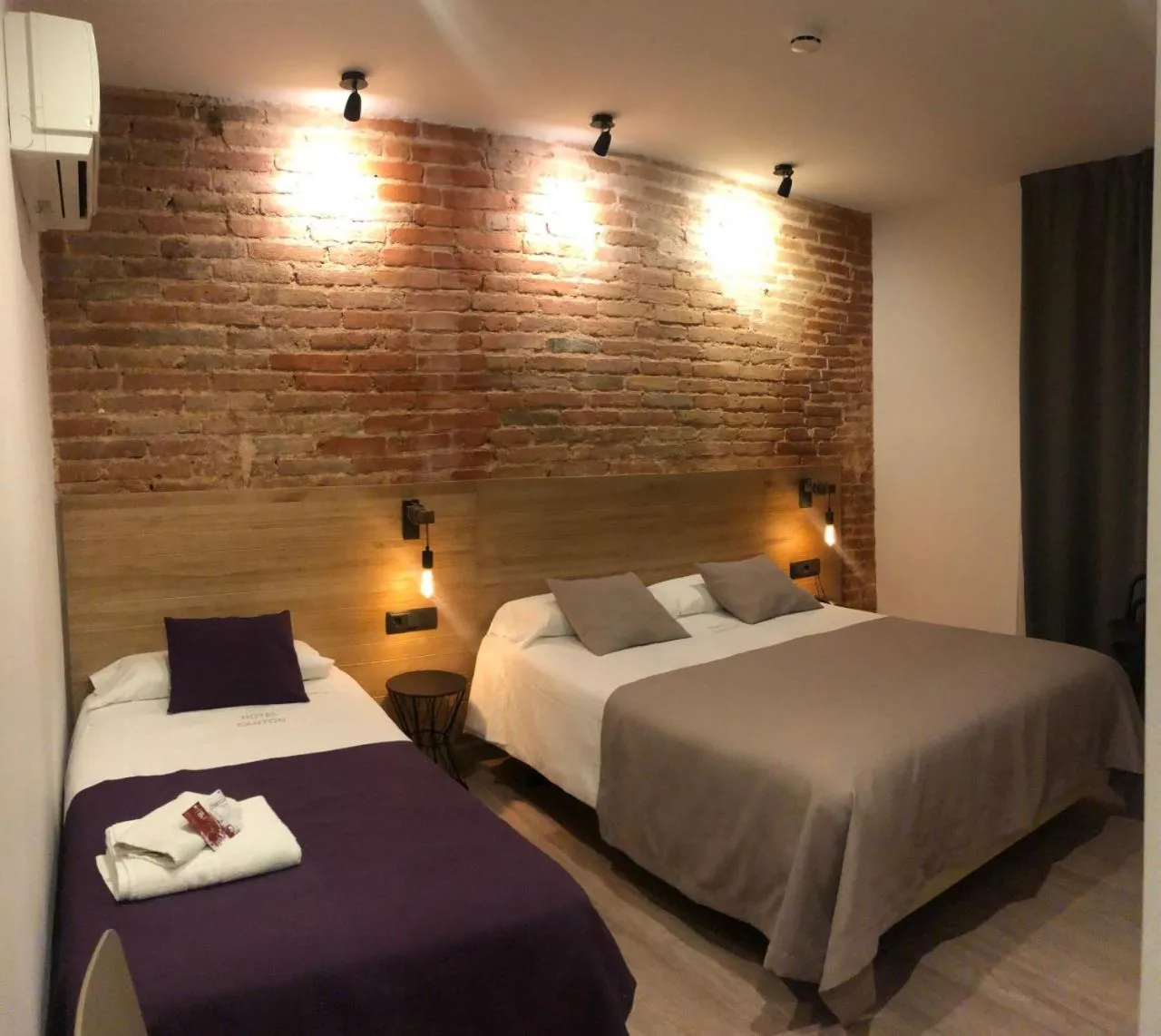 Photo of the whole room, Bed in Hotel Cantón