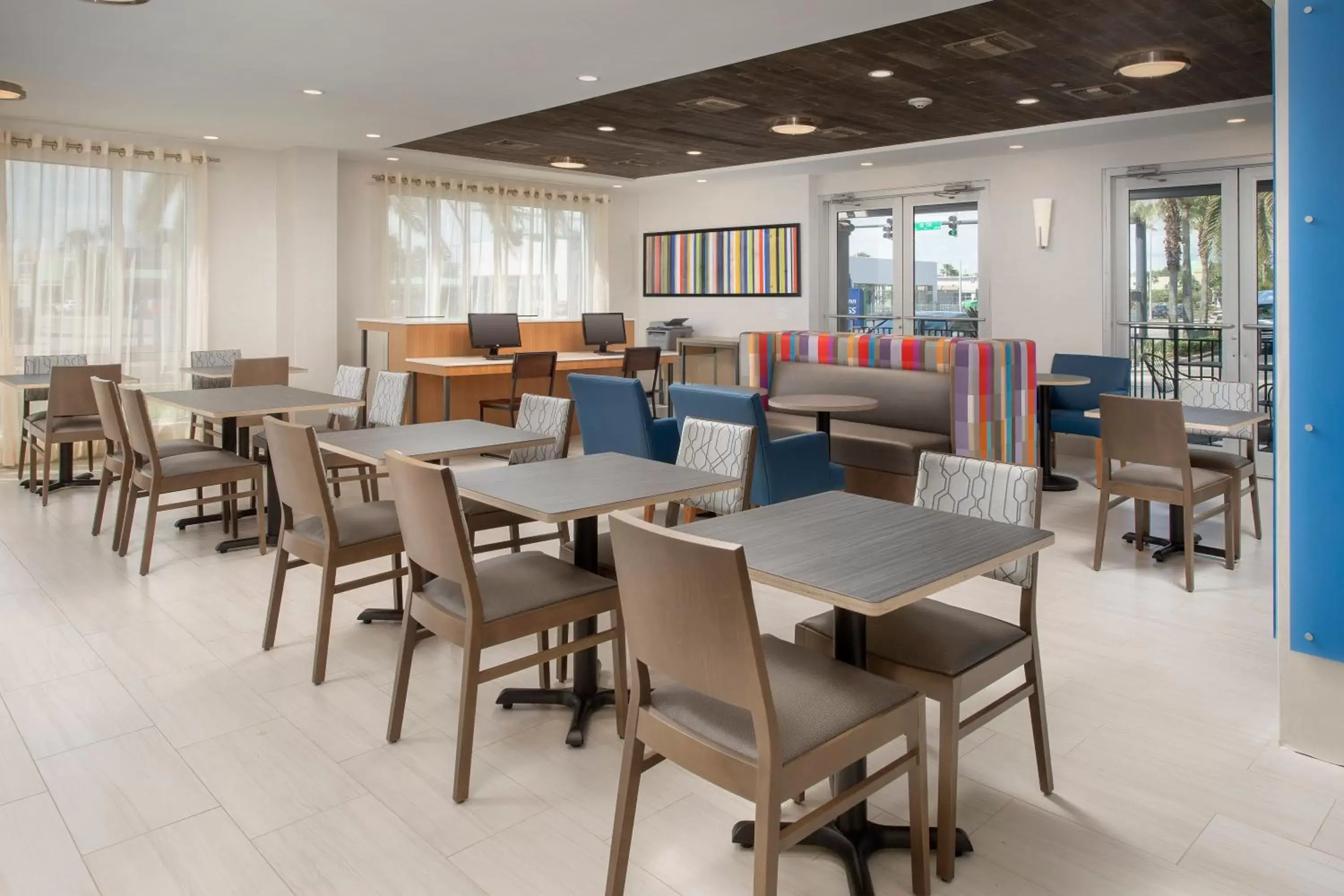 Breakfast, Restaurant/Places to Eat in Holiday Inn Express Jacksonville Beach, an IHG Hotel