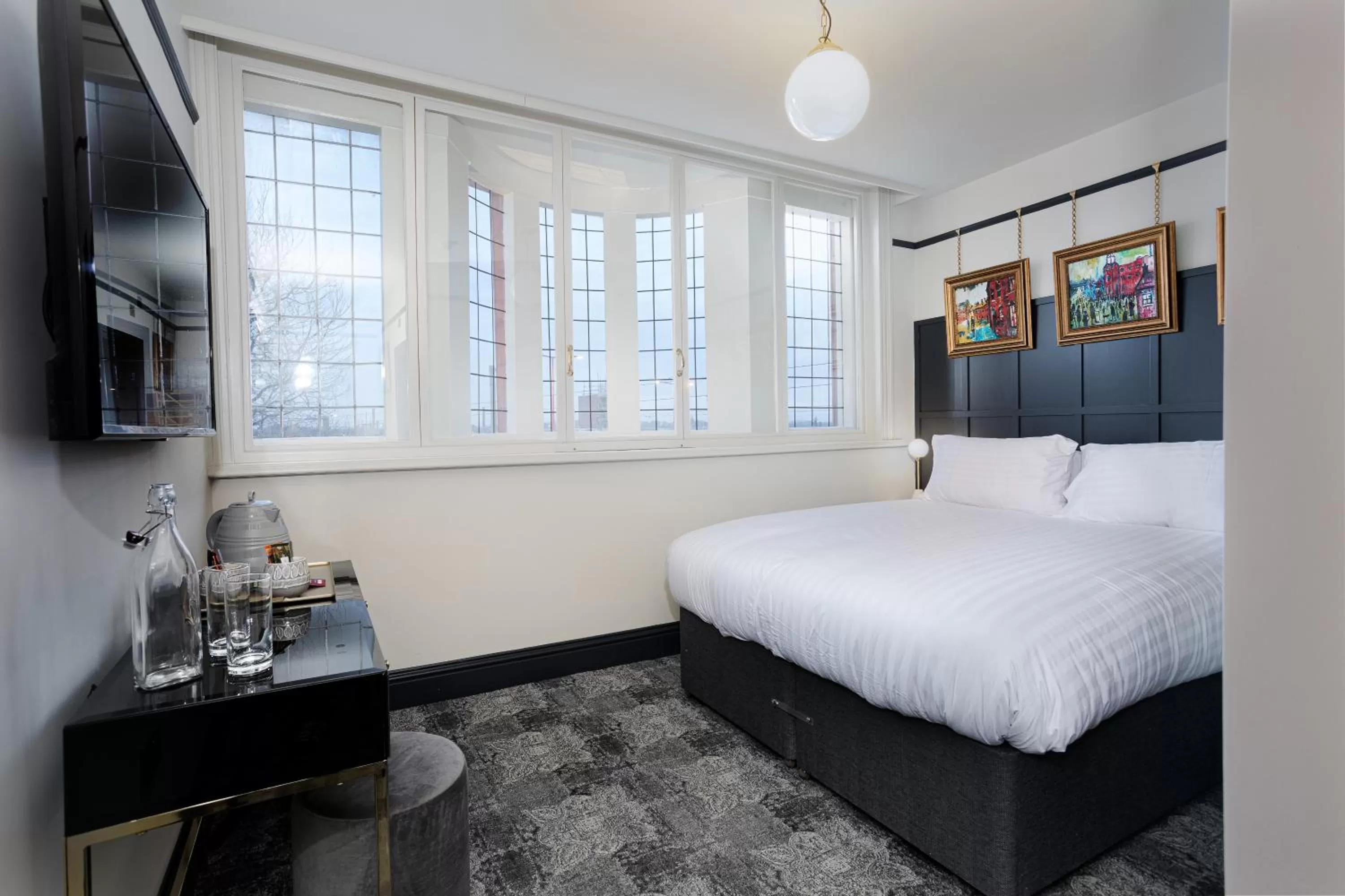 Bed in Swan & Railway Hotel Wigan