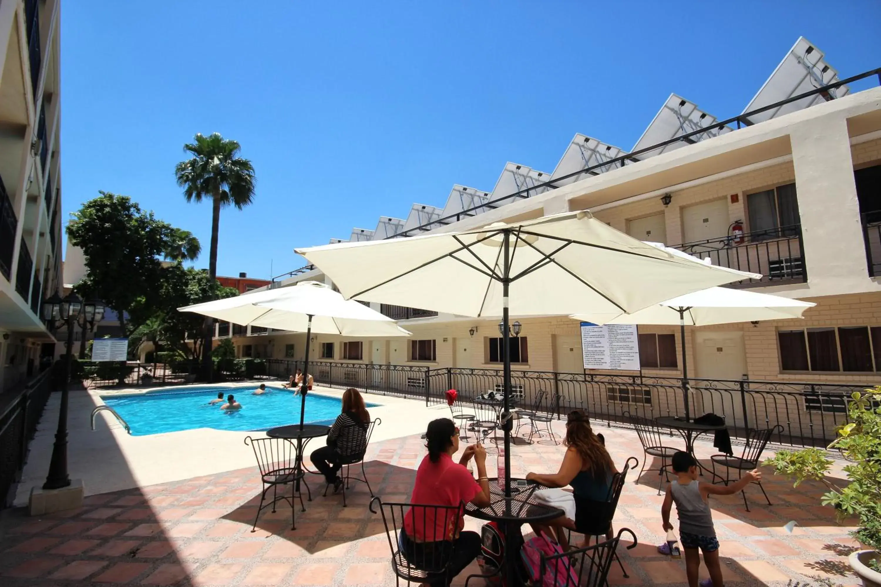 Swimming pool, Patio/Outdoor Area in Hotel El Camino Inn & Suites