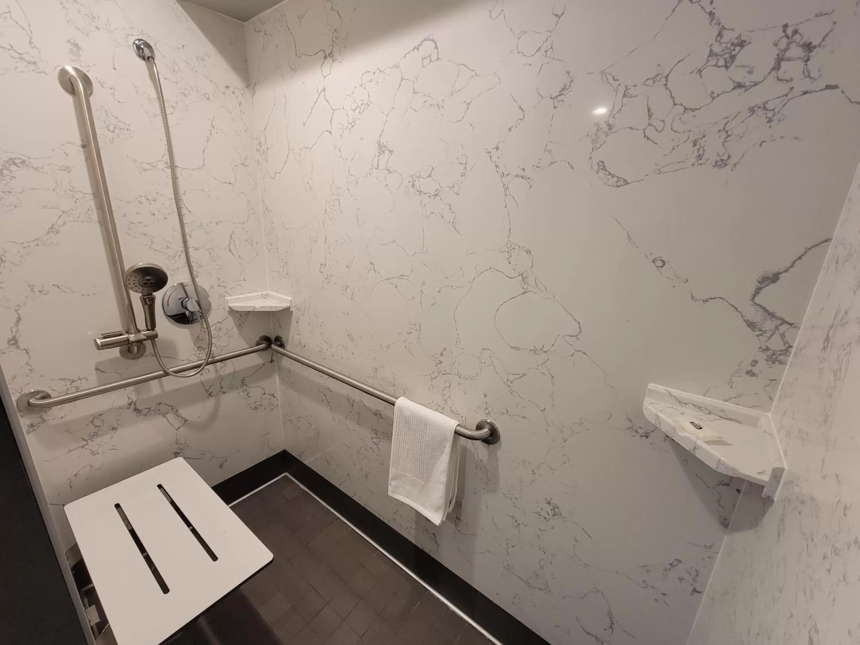 Shower, Bathroom in Signature Inn Santa Clara