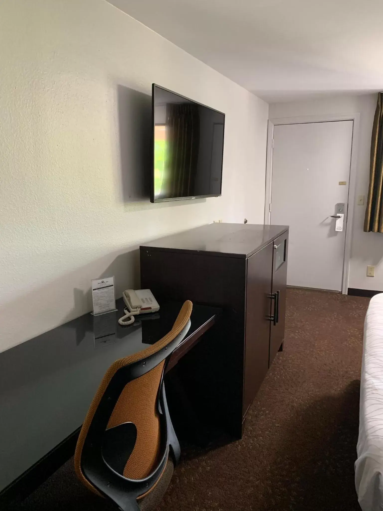 Bed in Pepper Tree Inn Bed in Pepper Tree Inn