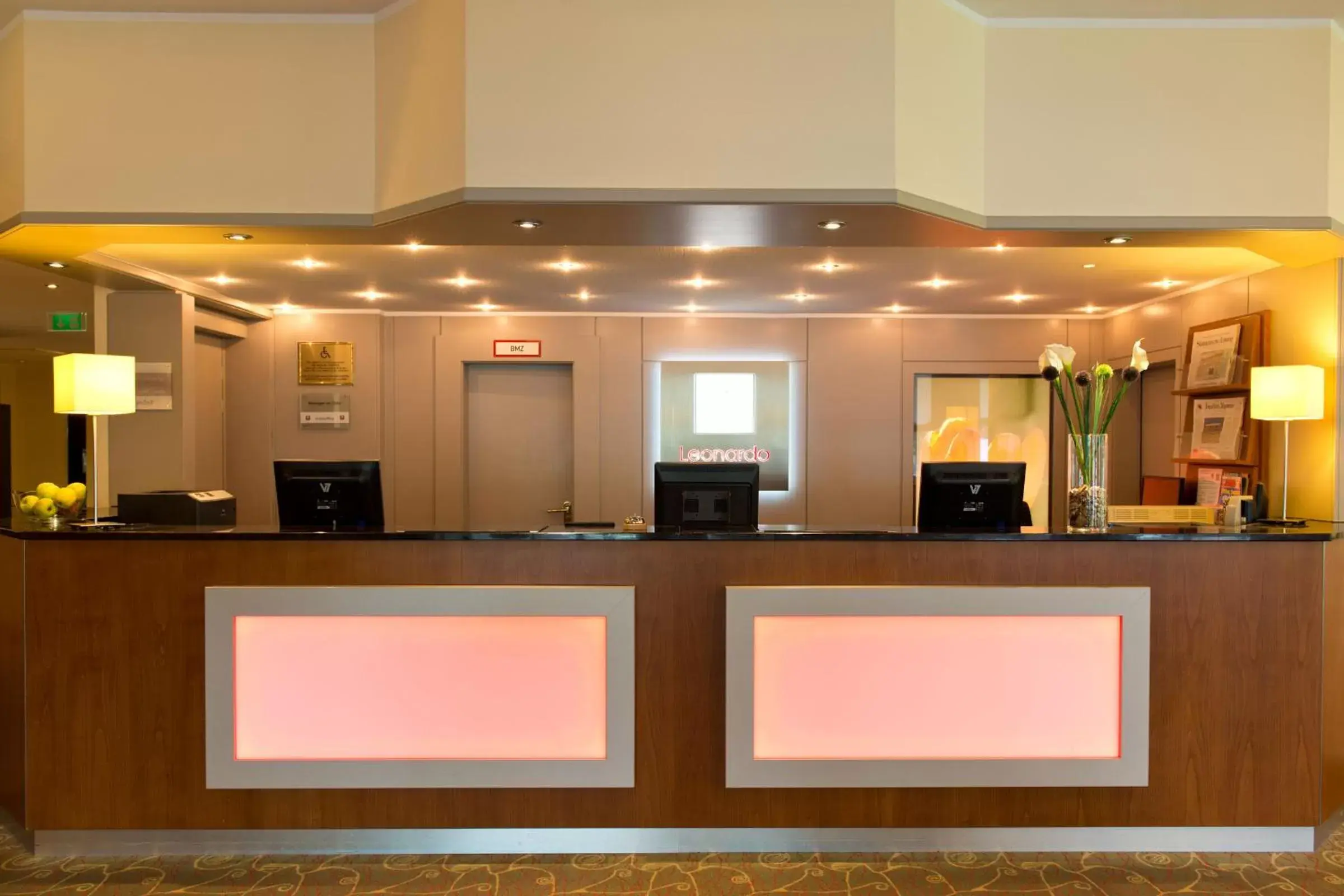 Lobby or reception in Leonardo Hotel Mönchengladbach