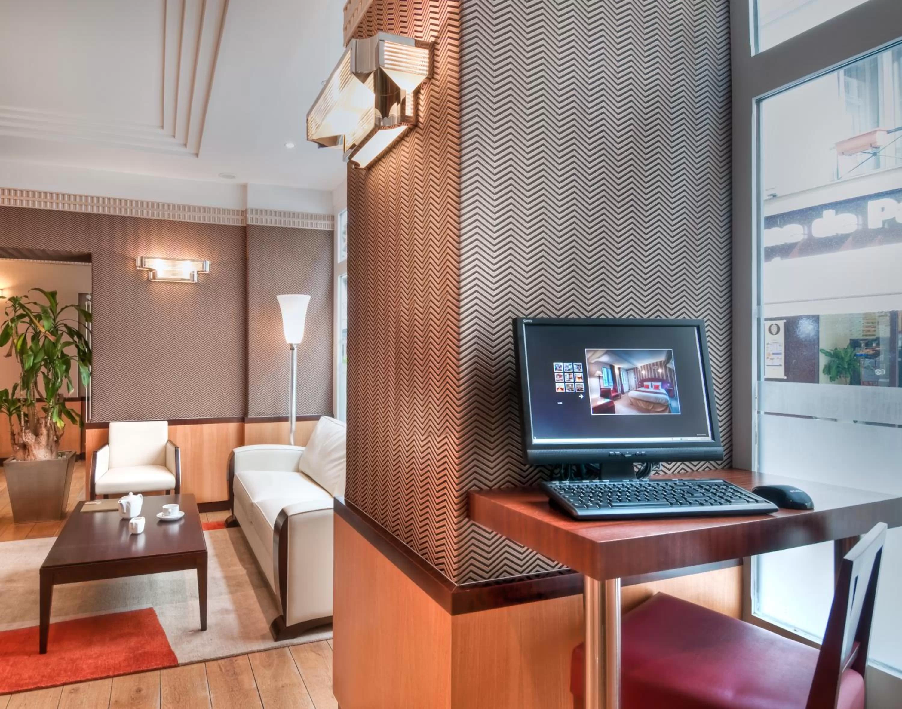 Toilet in Hotel Opéra d'Antin