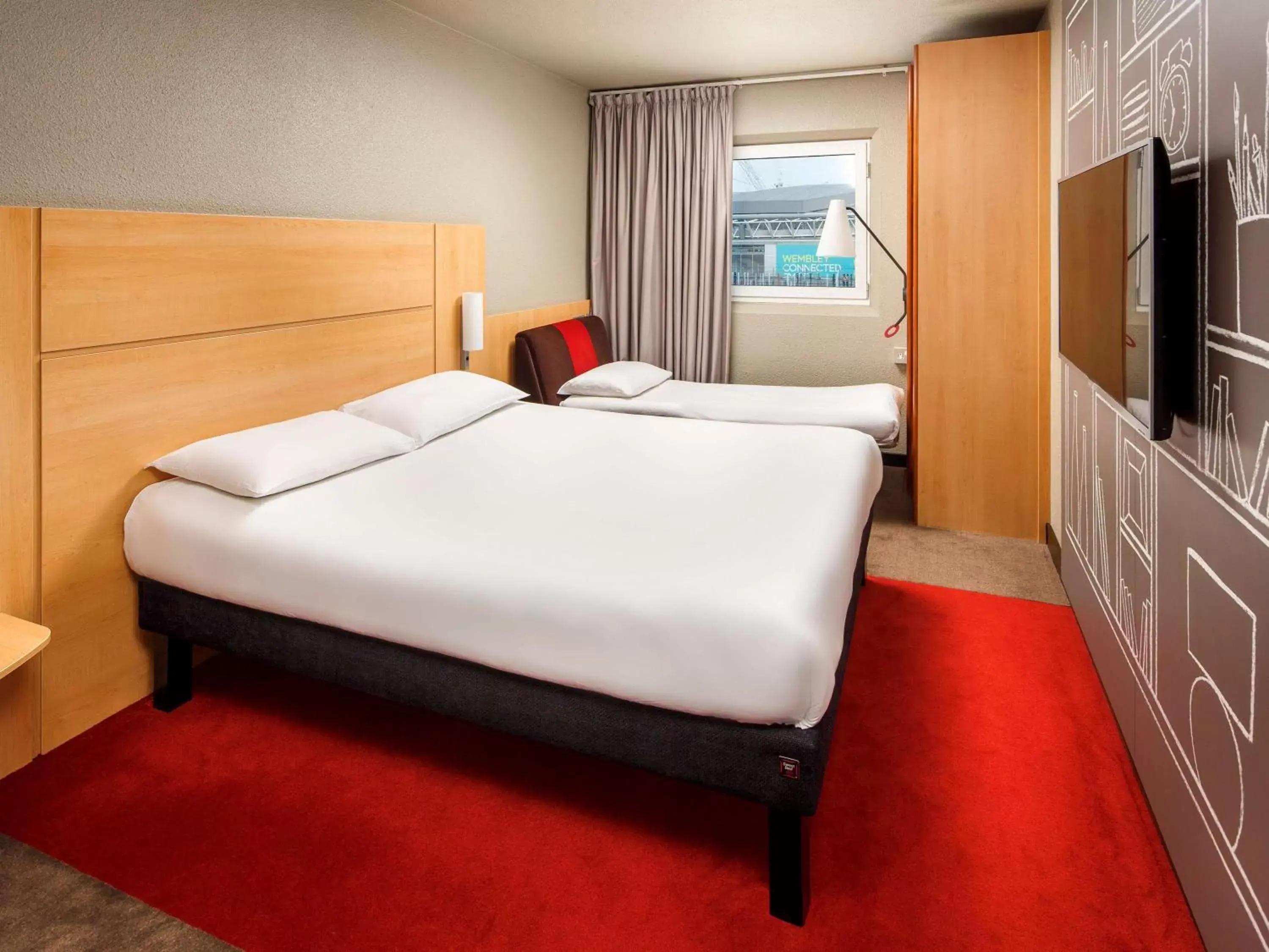 Photo of the whole room, Bed in ibis London Wembley