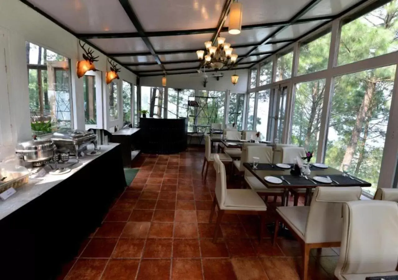 Restaurant/Places to Eat in Kasauli Hills Resort