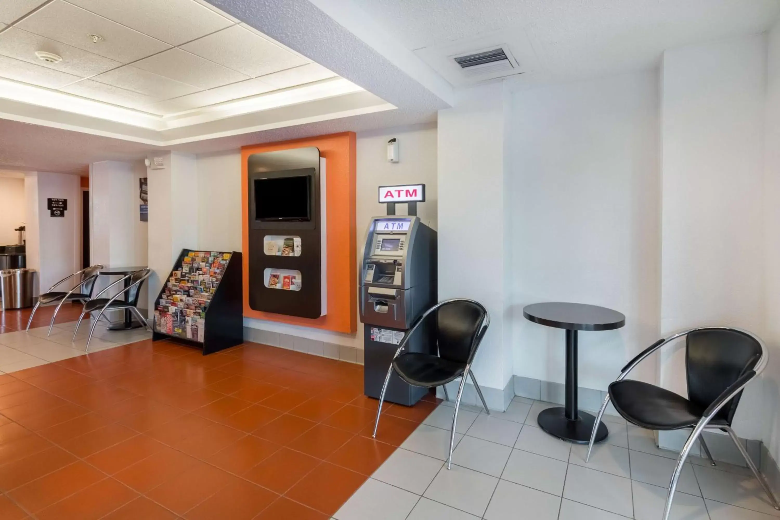 Lobby or reception in Motel 6-Irving, TX - DFW Airport North