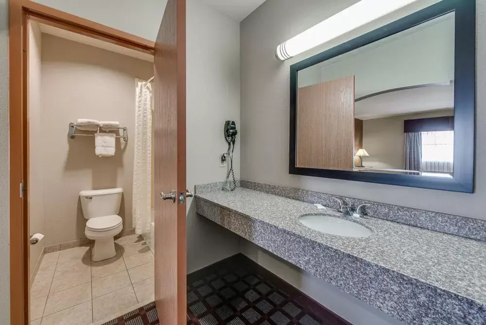 Bathroom in Executive Inn & Suites Cushing