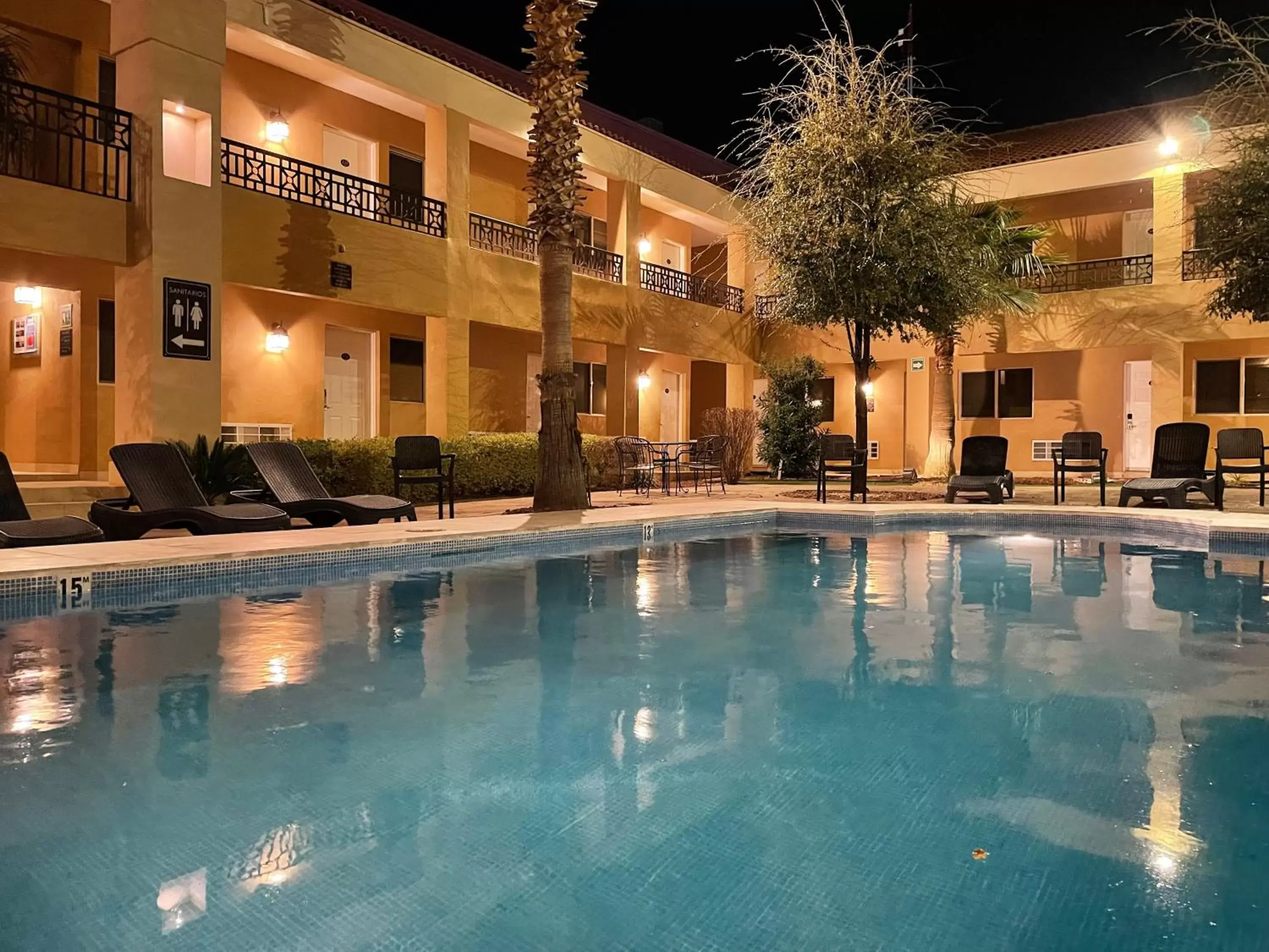 Swimming Pool in Best Western Plus Chihuahua Aeropuerto