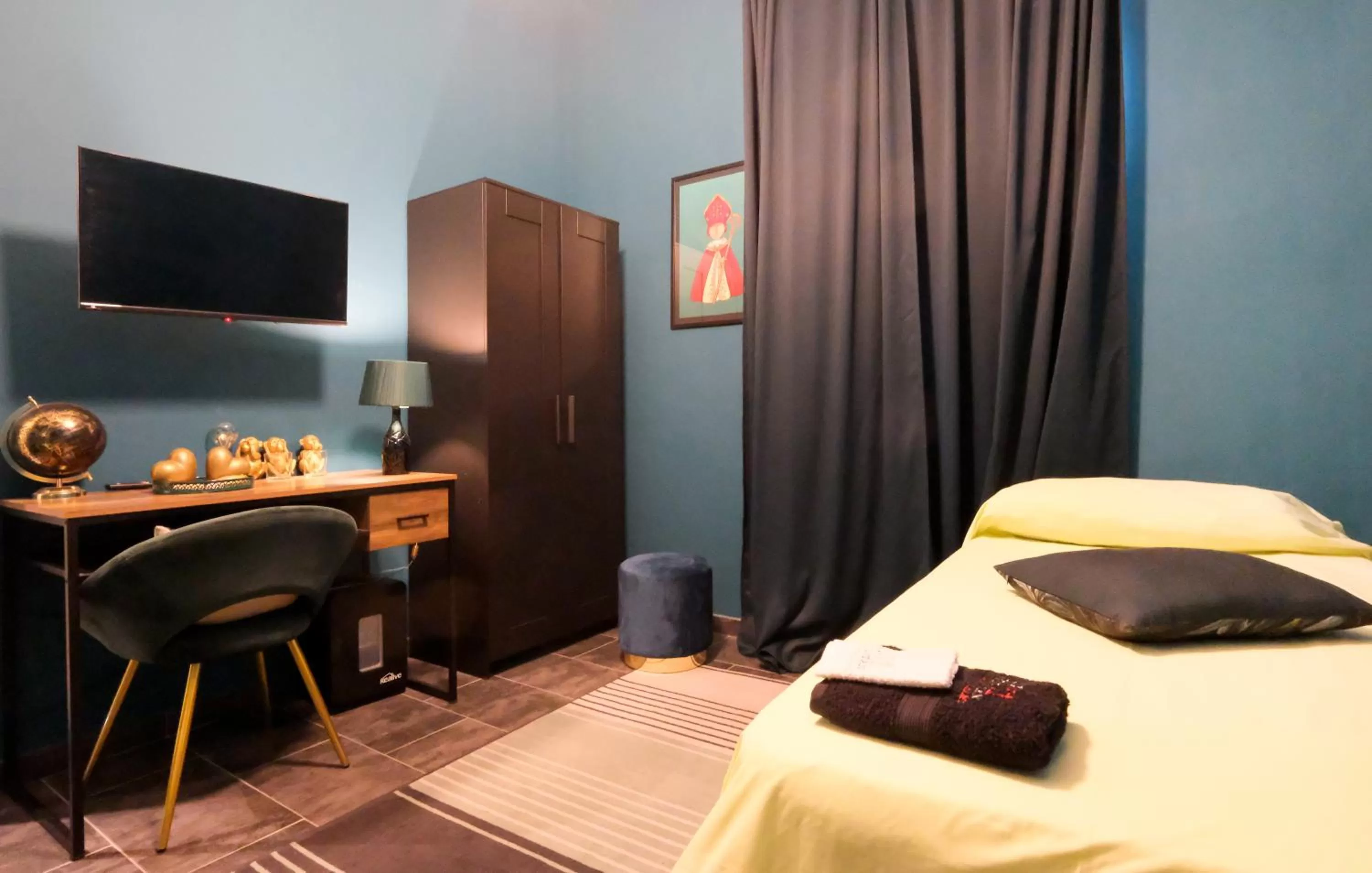 Bedroom, Bed in LH51 B&B