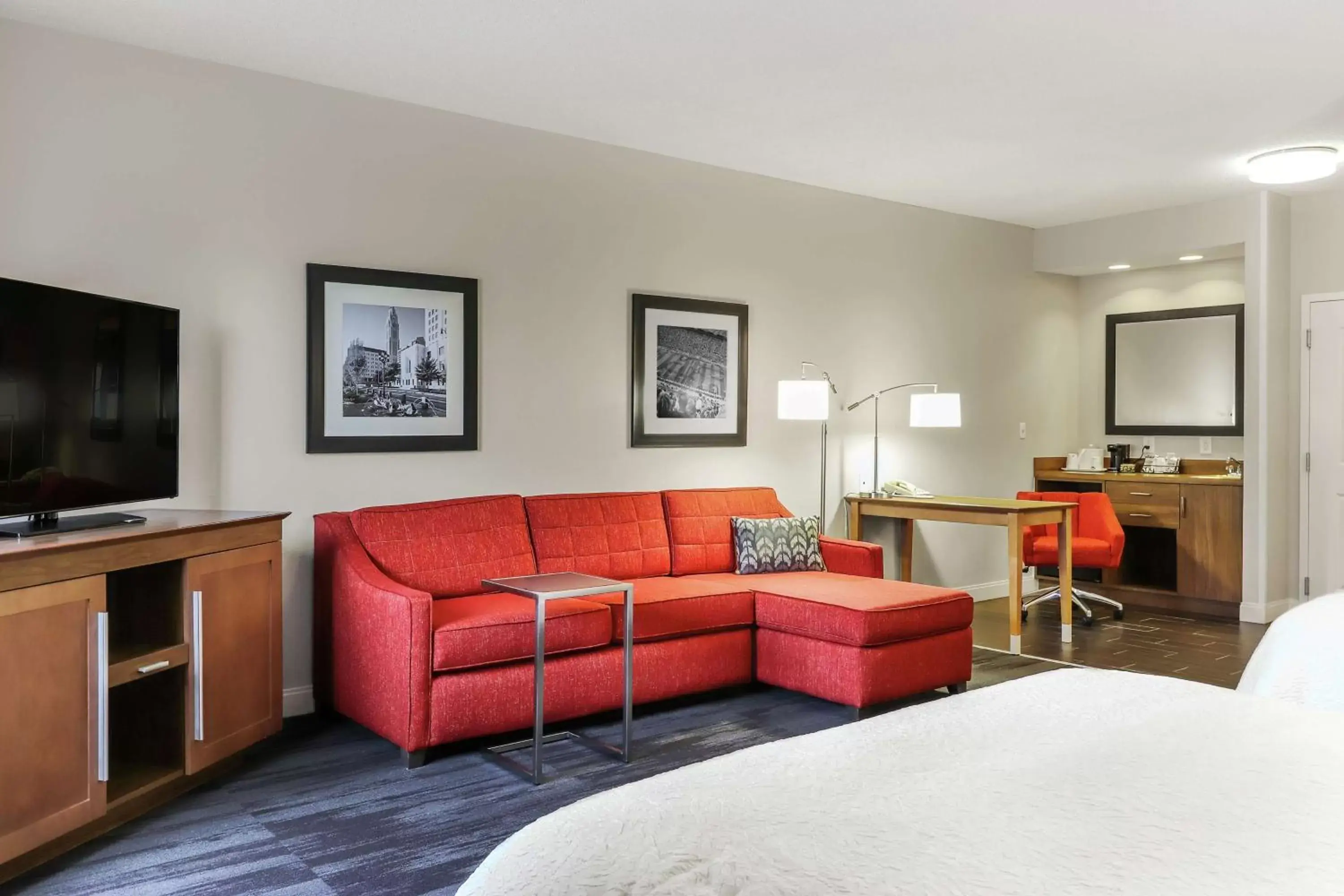 Bedroom, Seating Area in Hampton Inn Heath