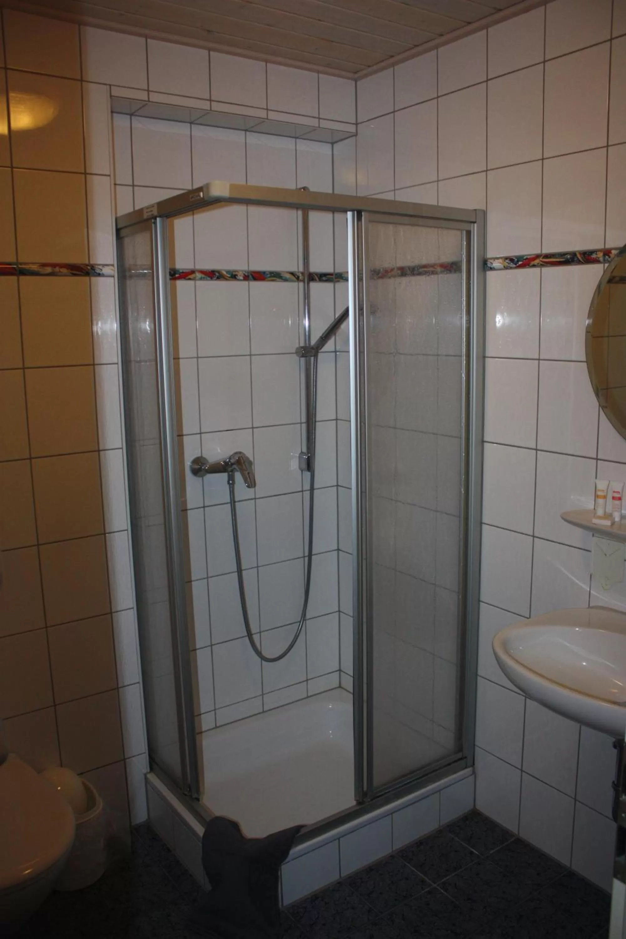 Photo of the whole room, Bathroom in Landhotel Garni am Mühlenwörth