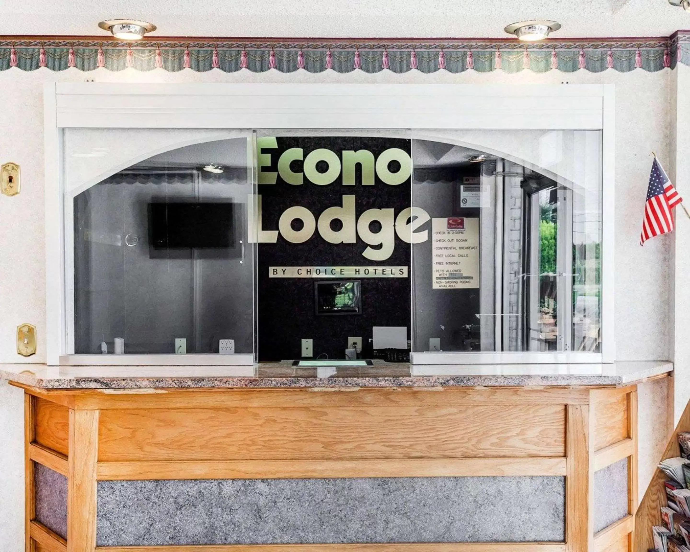 Lobby or reception in Econo Lodge McDonough