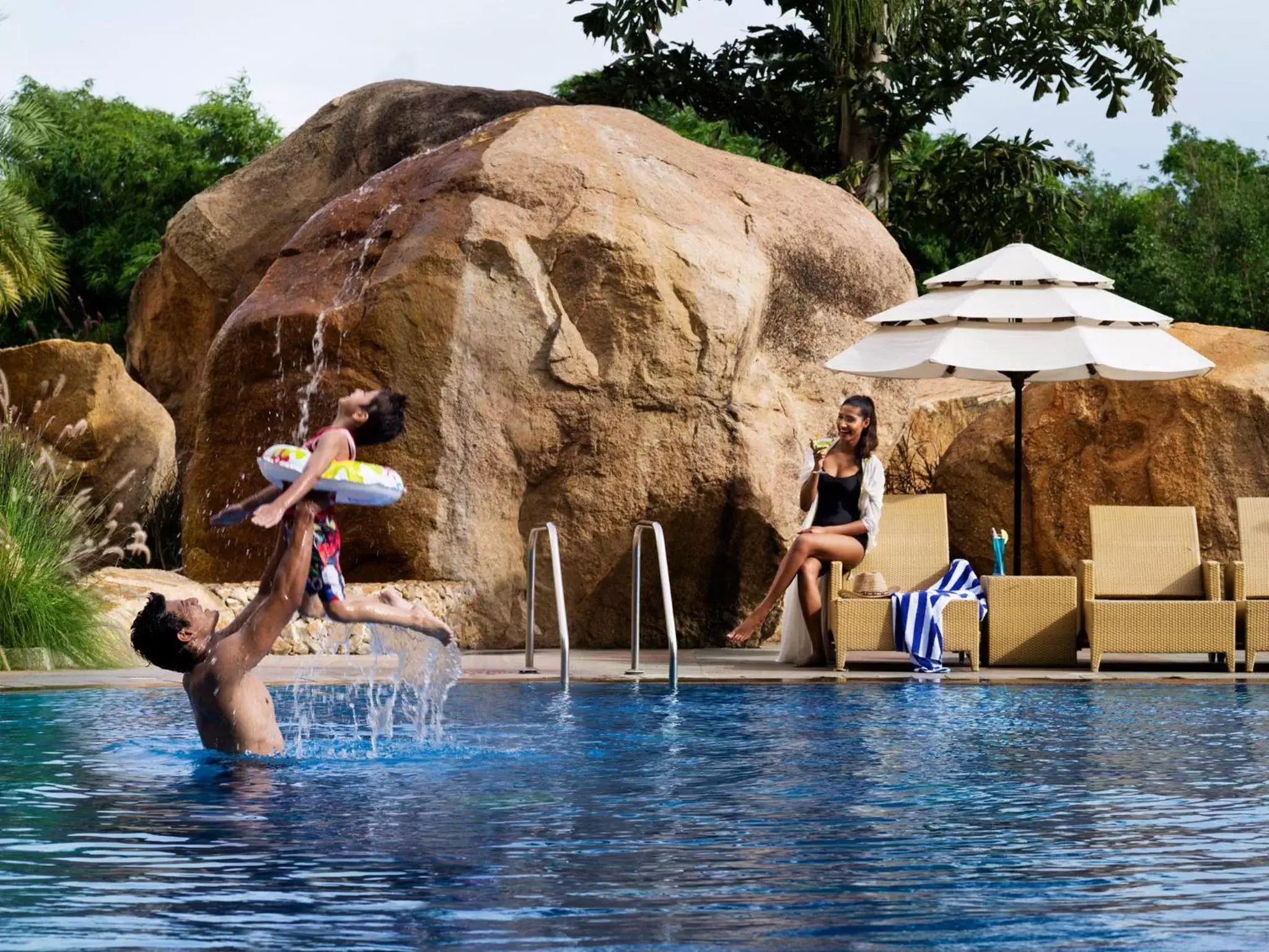 Swimming Pool in Novotel Hyderabad Convention Centre