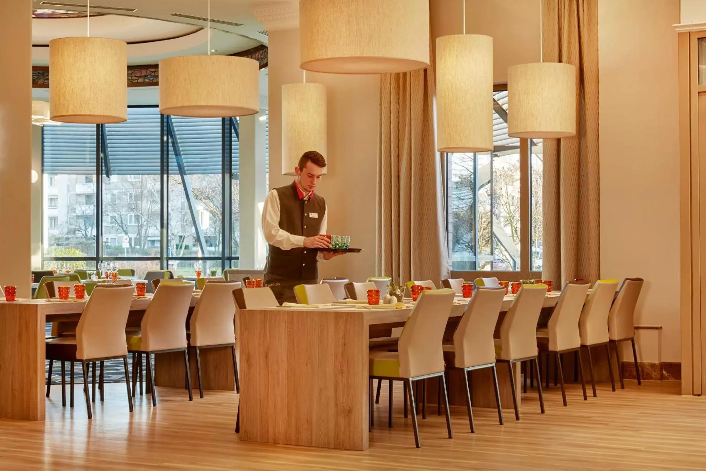 Food, Restaurant/Places to Eat in H4 Hotel Hannover Messe