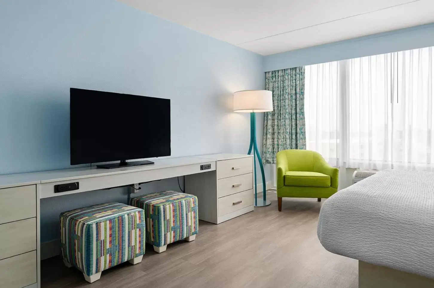 Bedroom, TV/Entertainment Center in Fenwick Inn