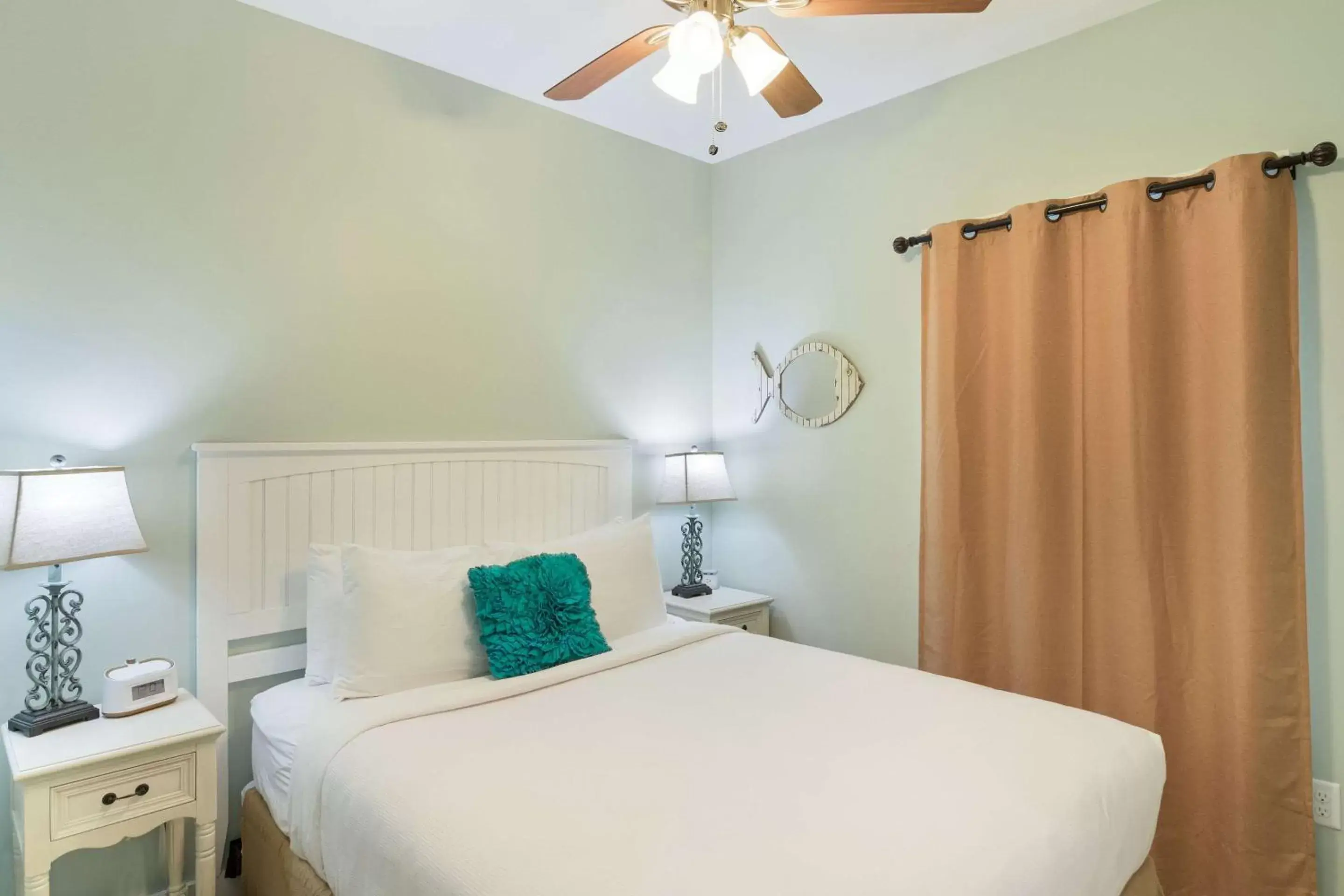 Photo of the whole room, Bed in The Port Inn and Cottages, Ascend Hotel Collection