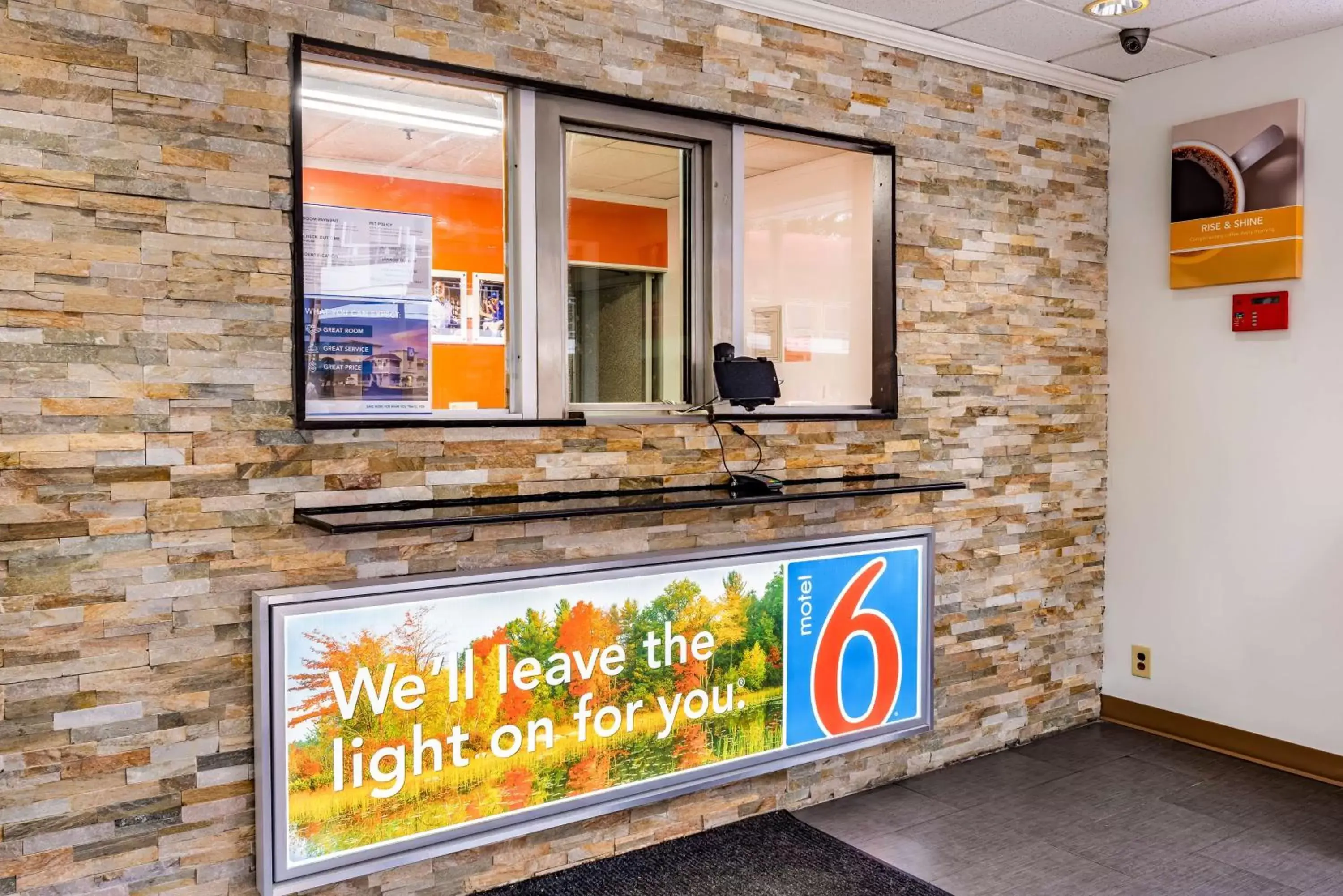 Lobby or reception in Motel 6-Elmsford, NY - White Plains