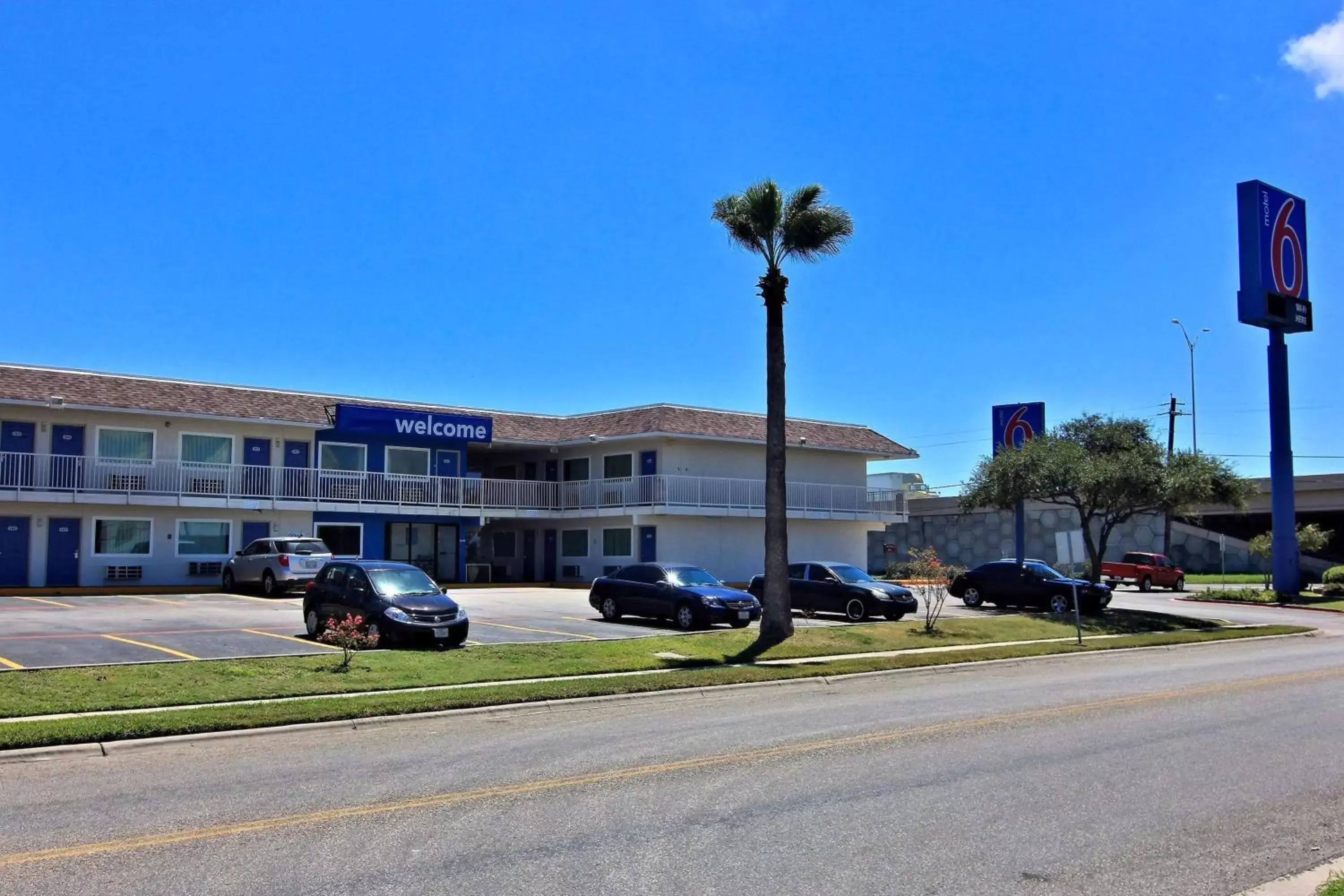 Property Building in Motel 6-Corpus Christi, TX - East - North Padre Island