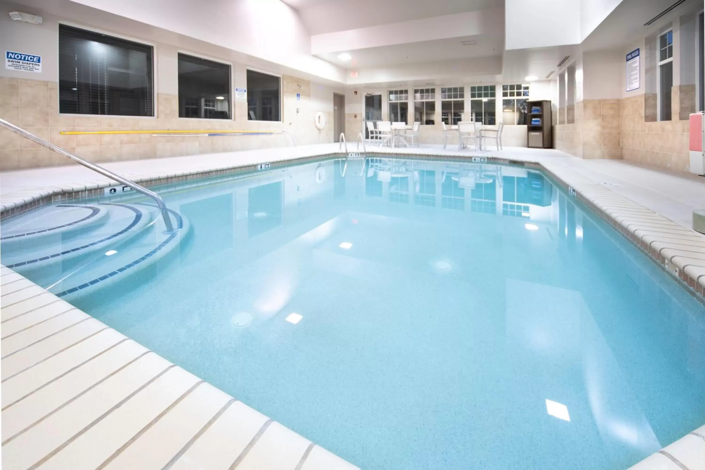 Property building, Swimming Pool in Country Inn & Suites by Radisson, Stone Mountain, GA