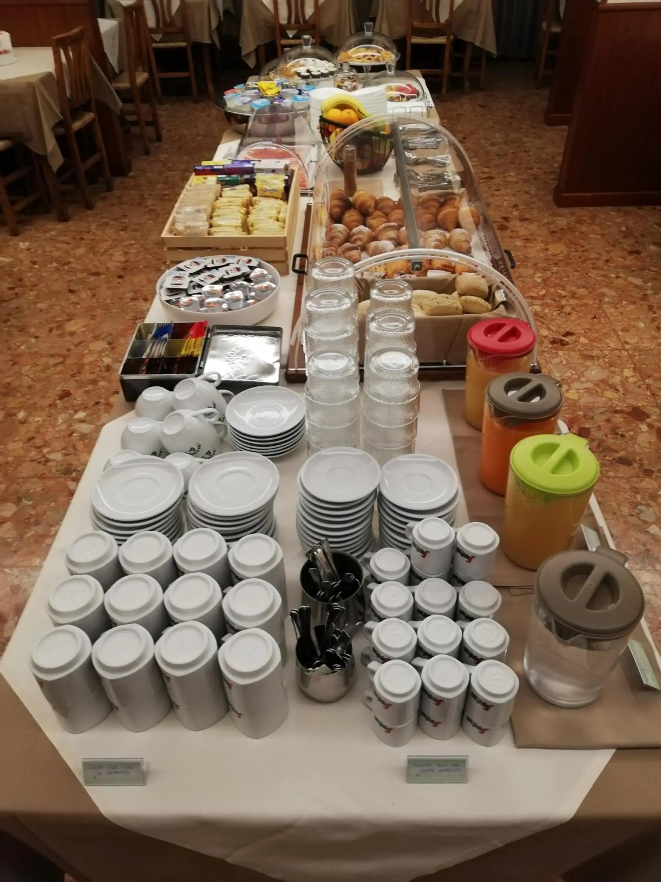 Coffee/tea facilities in HOME HOTEL