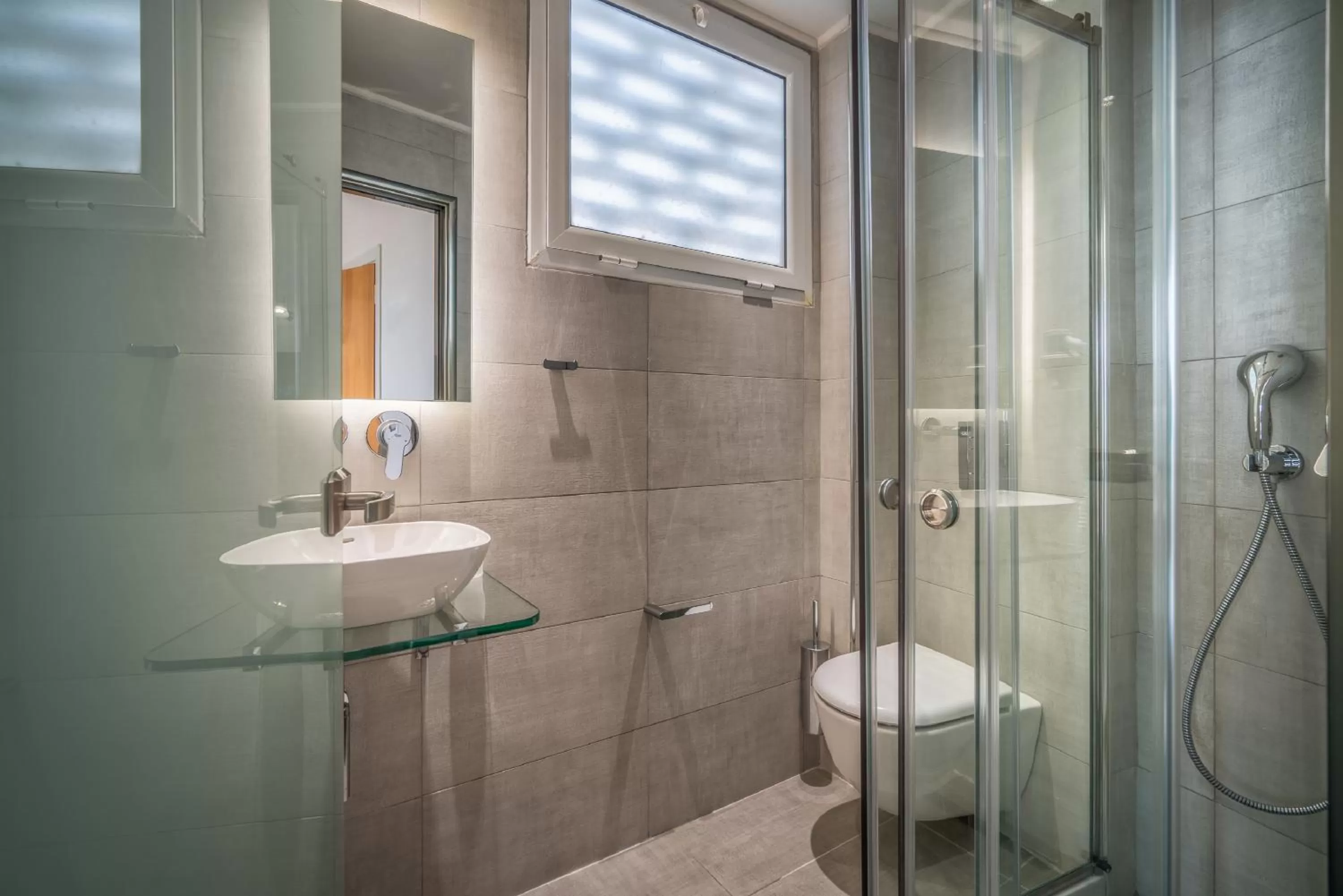 Shower in Phoenix Hotel