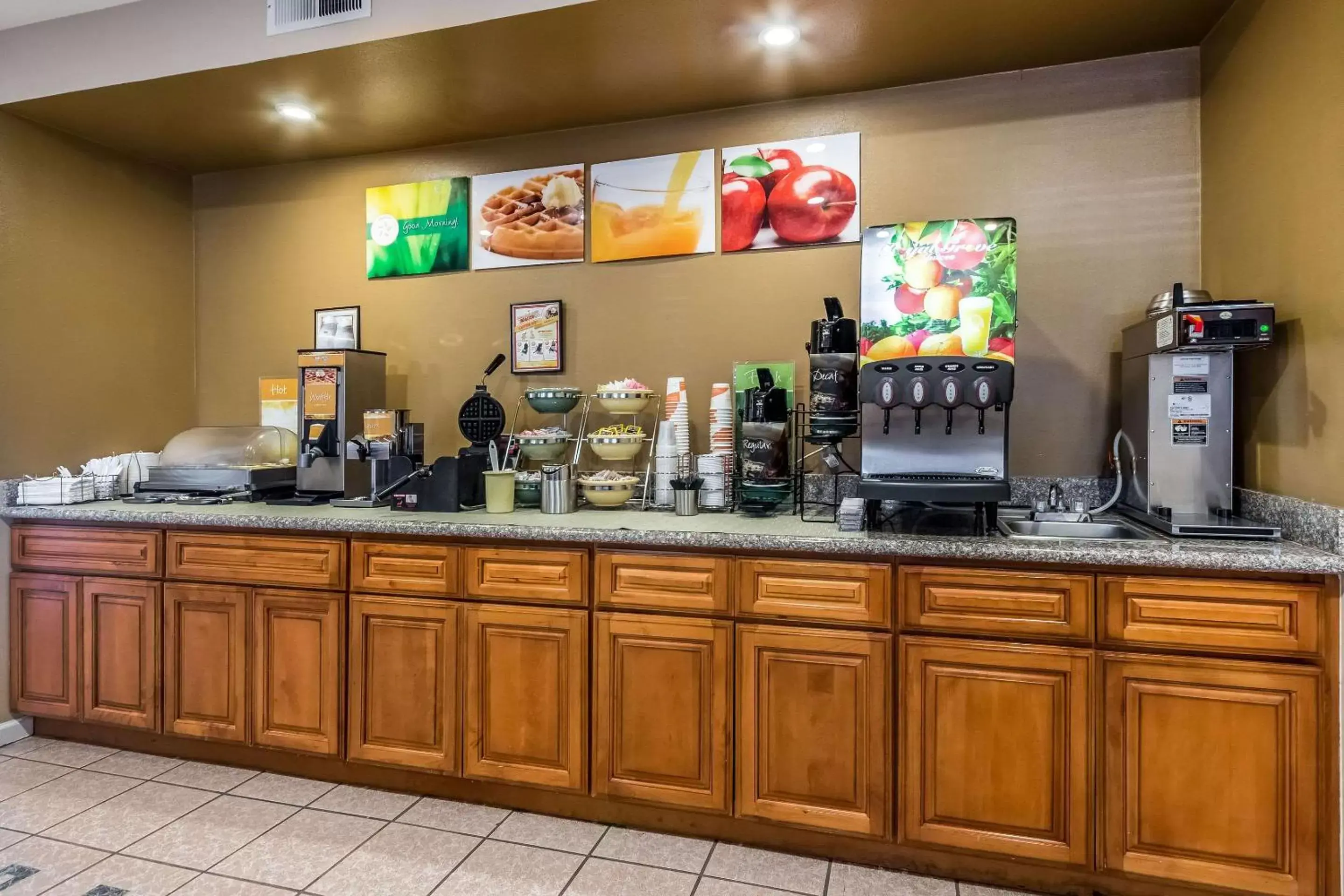 Restaurant/places to eat in Quality Inn Fresno Near University