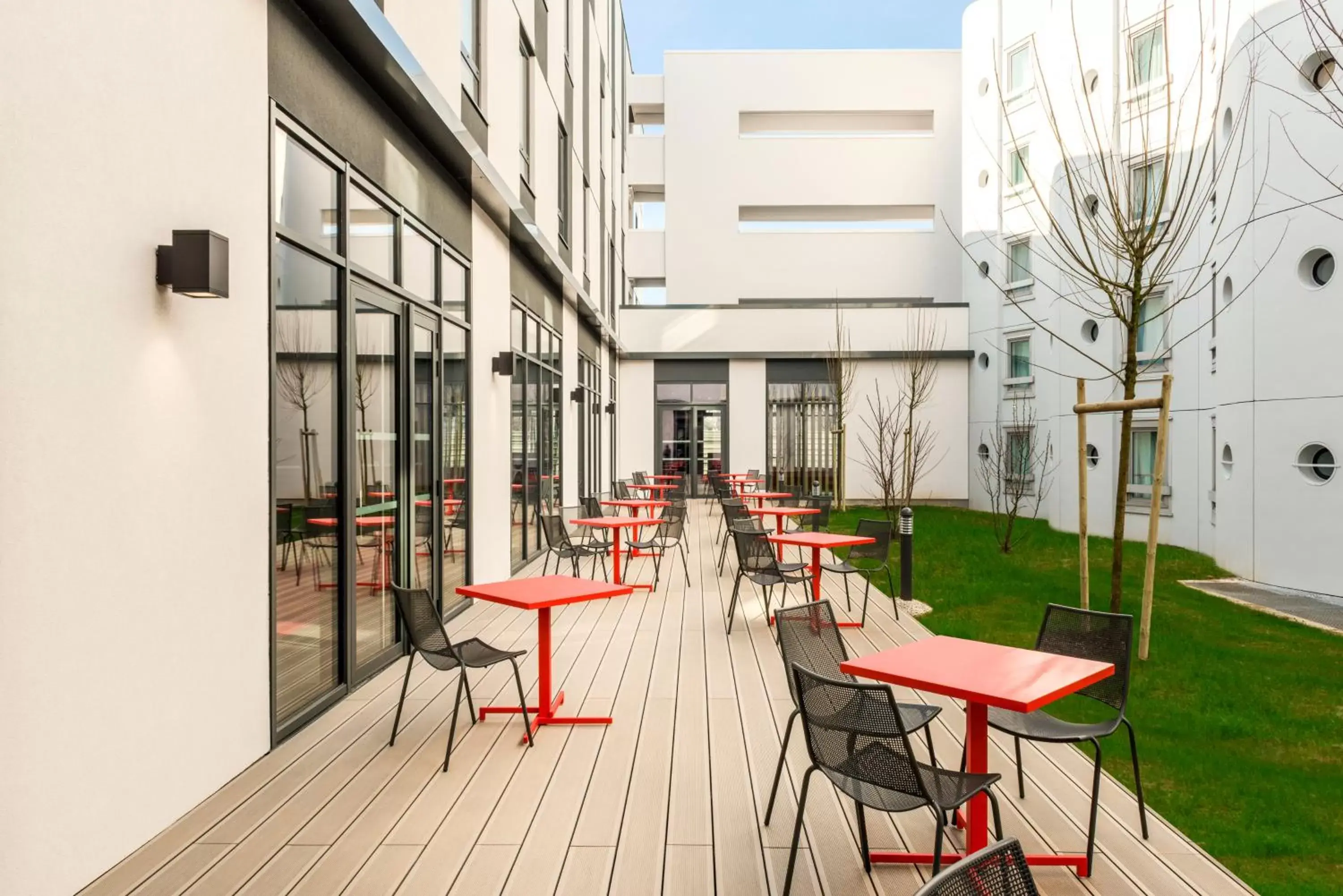 Patio, Restaurant/Places to Eat in ibis Paris Coeur d'Orly Airport