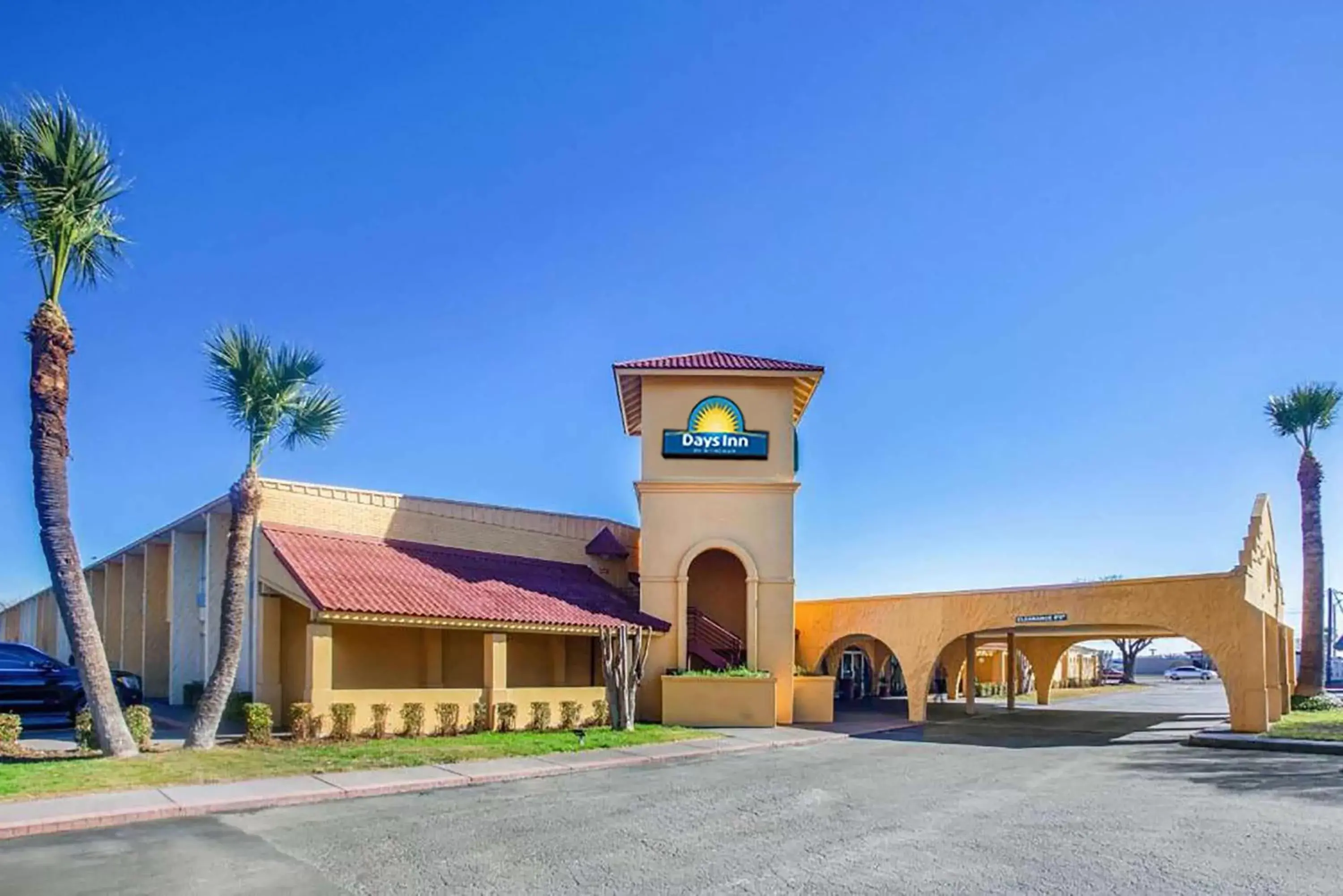 Property Building in Days Inn by Wyndham Del Rio