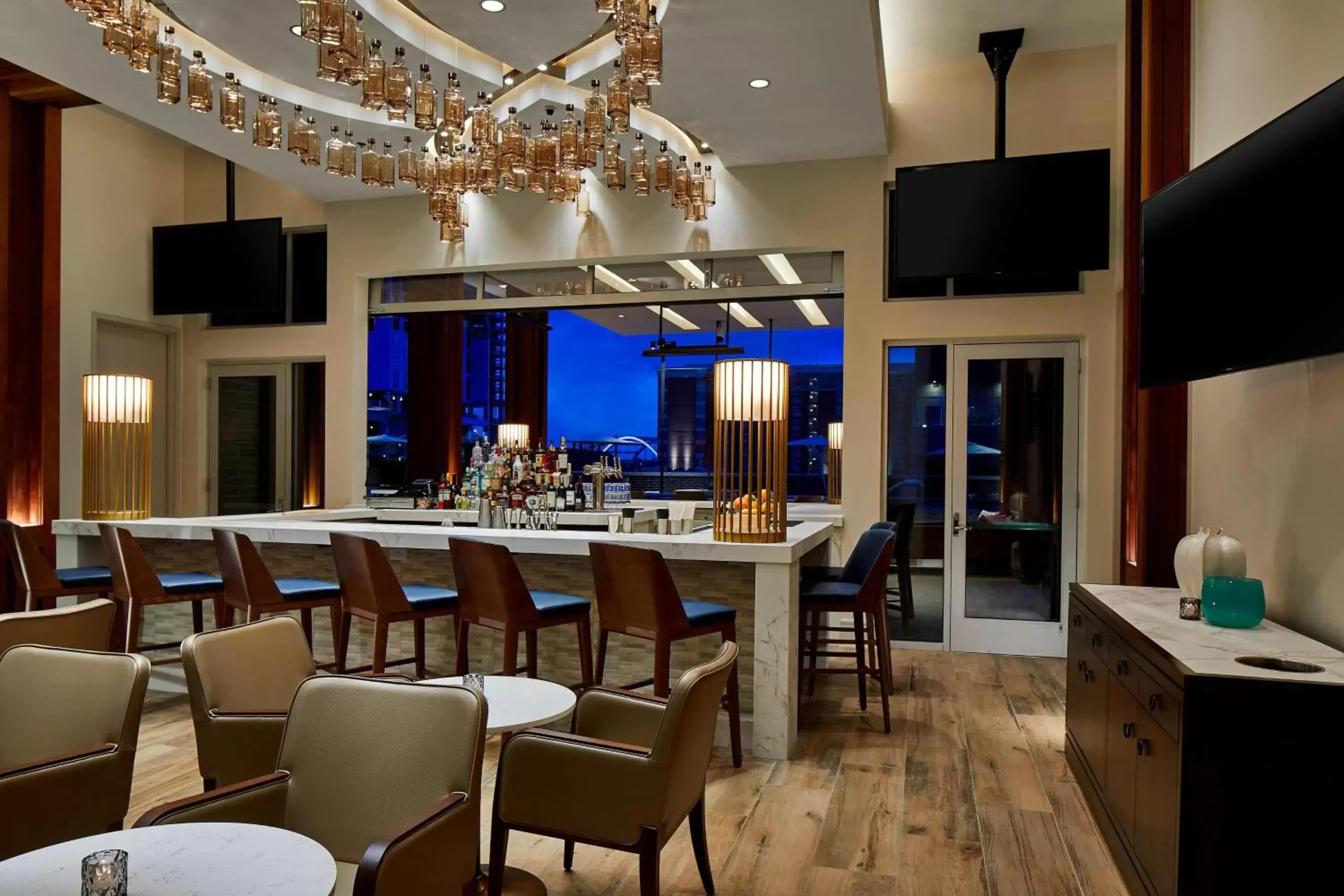 Kitchen or kitchenette, Restaurant/Places to Eat in SpringHill Suites by Marriott Nashville Downtown/Convention Center