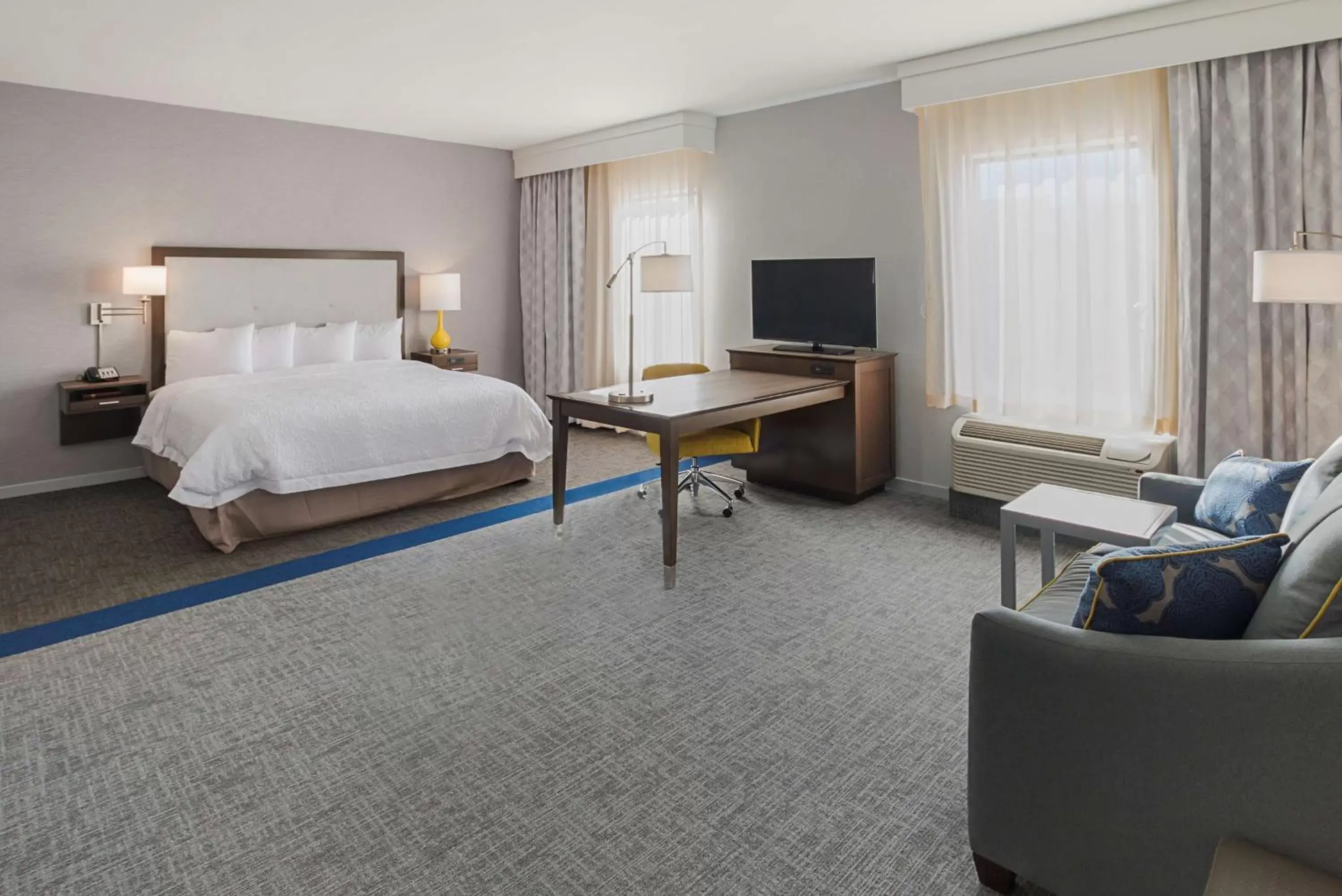 Bedroom in Hampton Inn & Suites Colleyville DFW Airport West