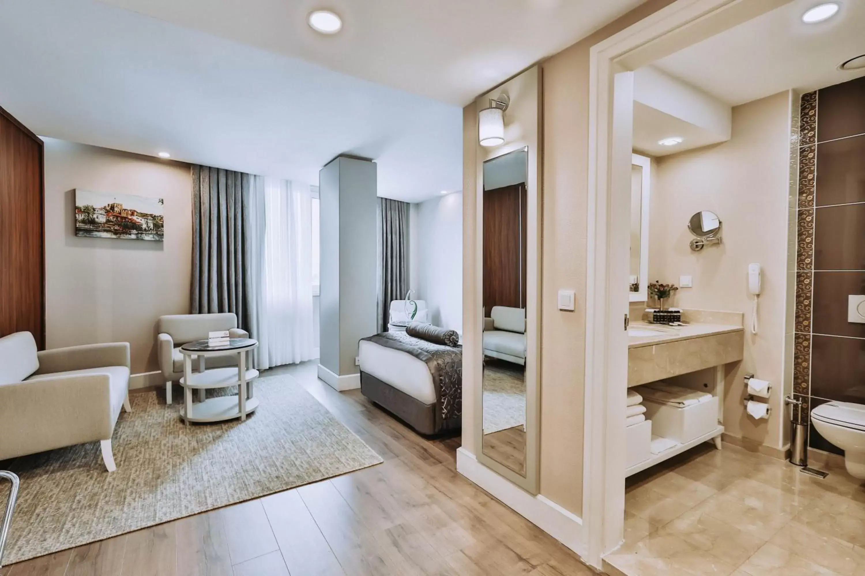 Toilet, Seating Area in New Park Hotel