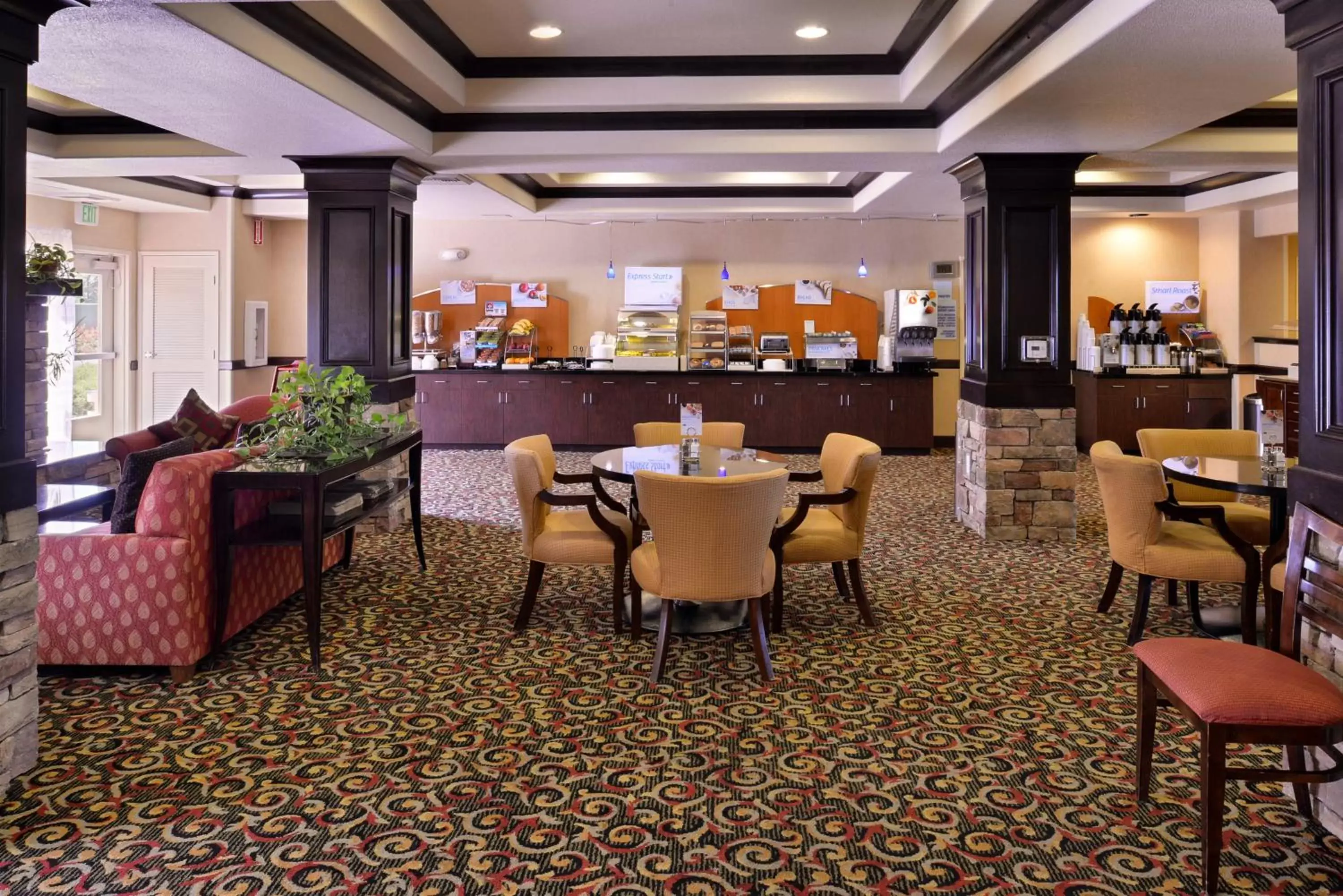 Breakfast, Restaurant/Places to Eat in Holiday Inn Express Hotel & Suites Lincoln-Roseville Area, an IHG Hotel