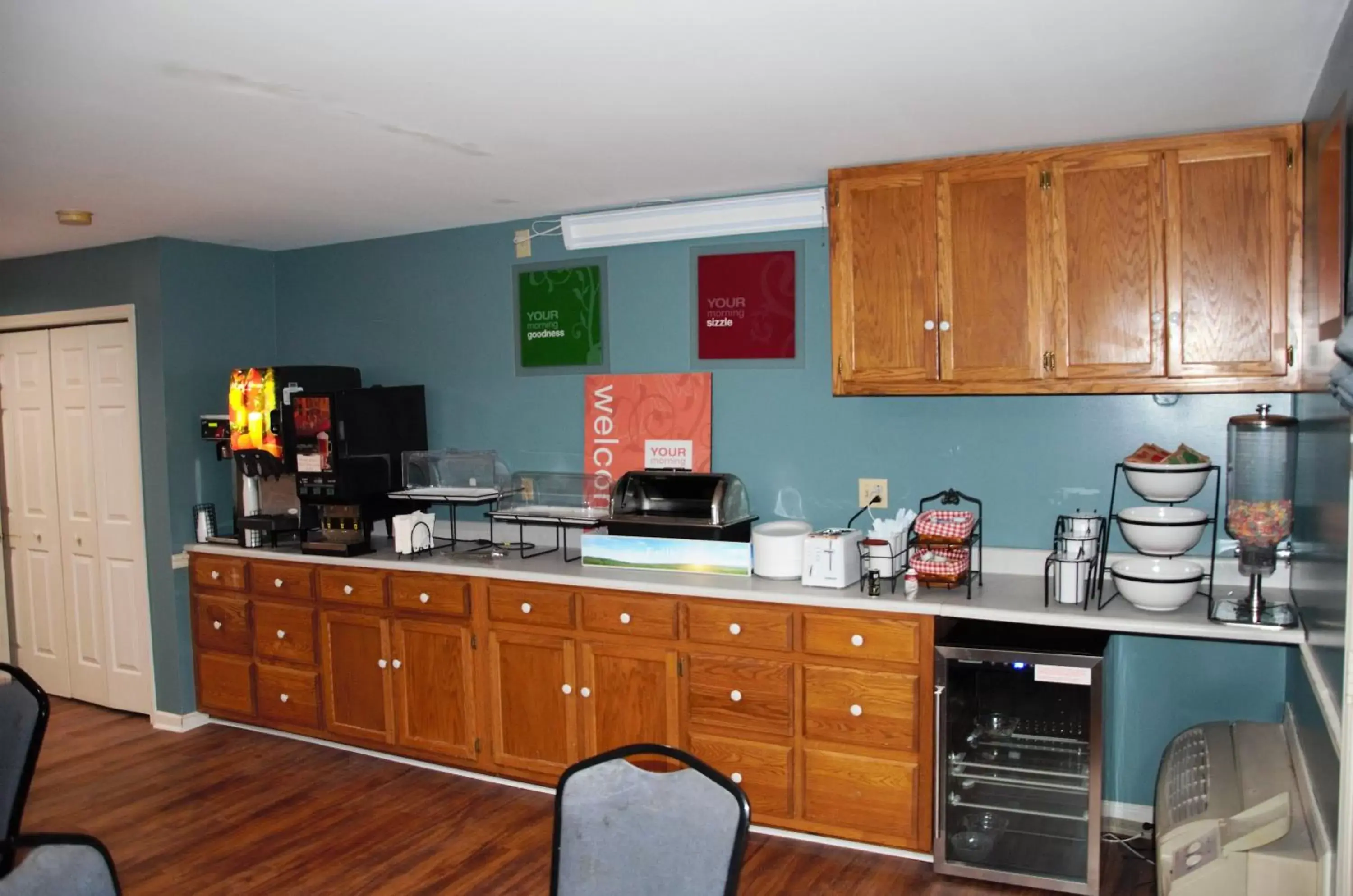 Breakfast, Kitchen/Kitchenette in Four Seasons Country Inn