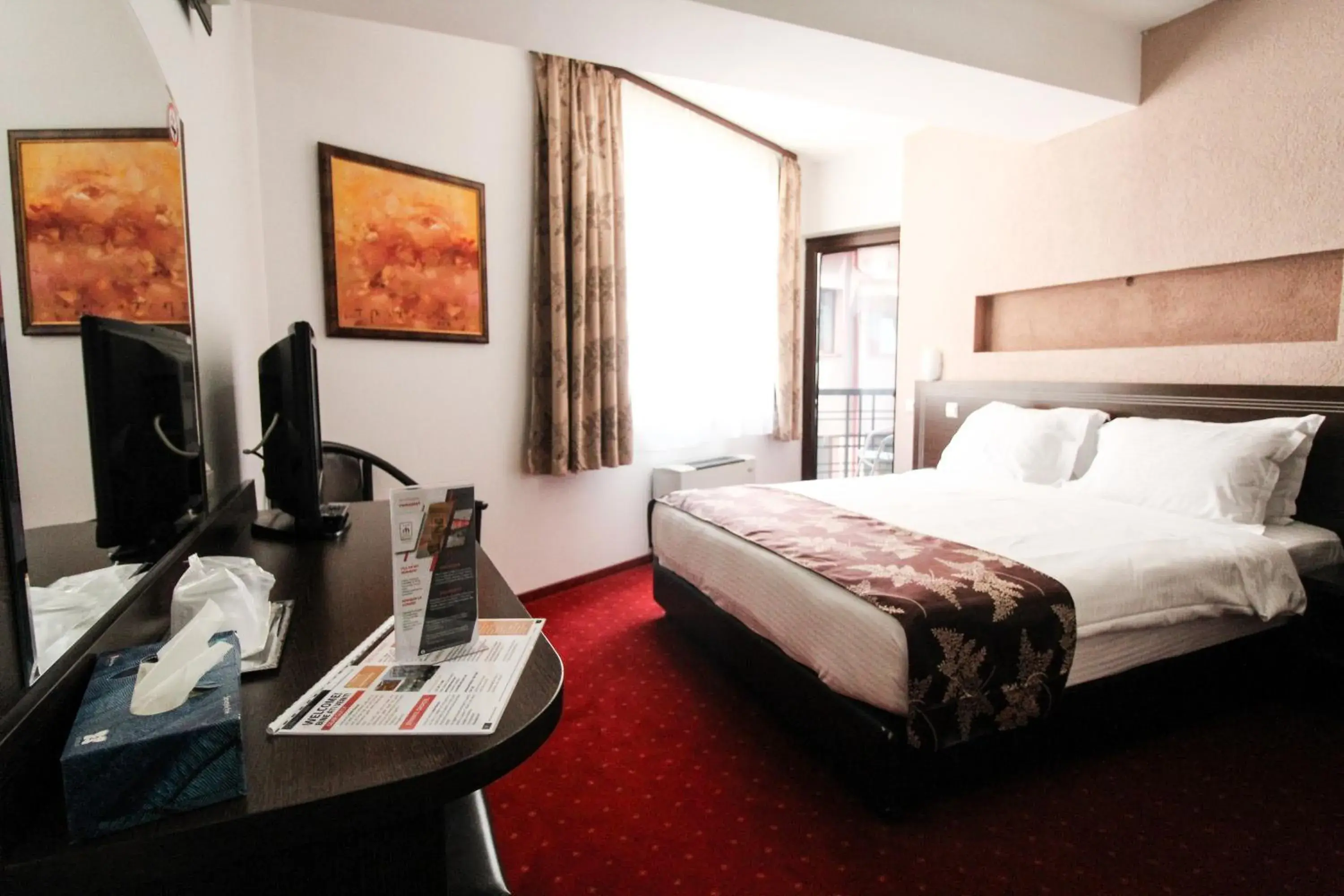 TV and multimedia, Bed in Hotel Razvan TV and multimedia, Bed in Hotel Razvan