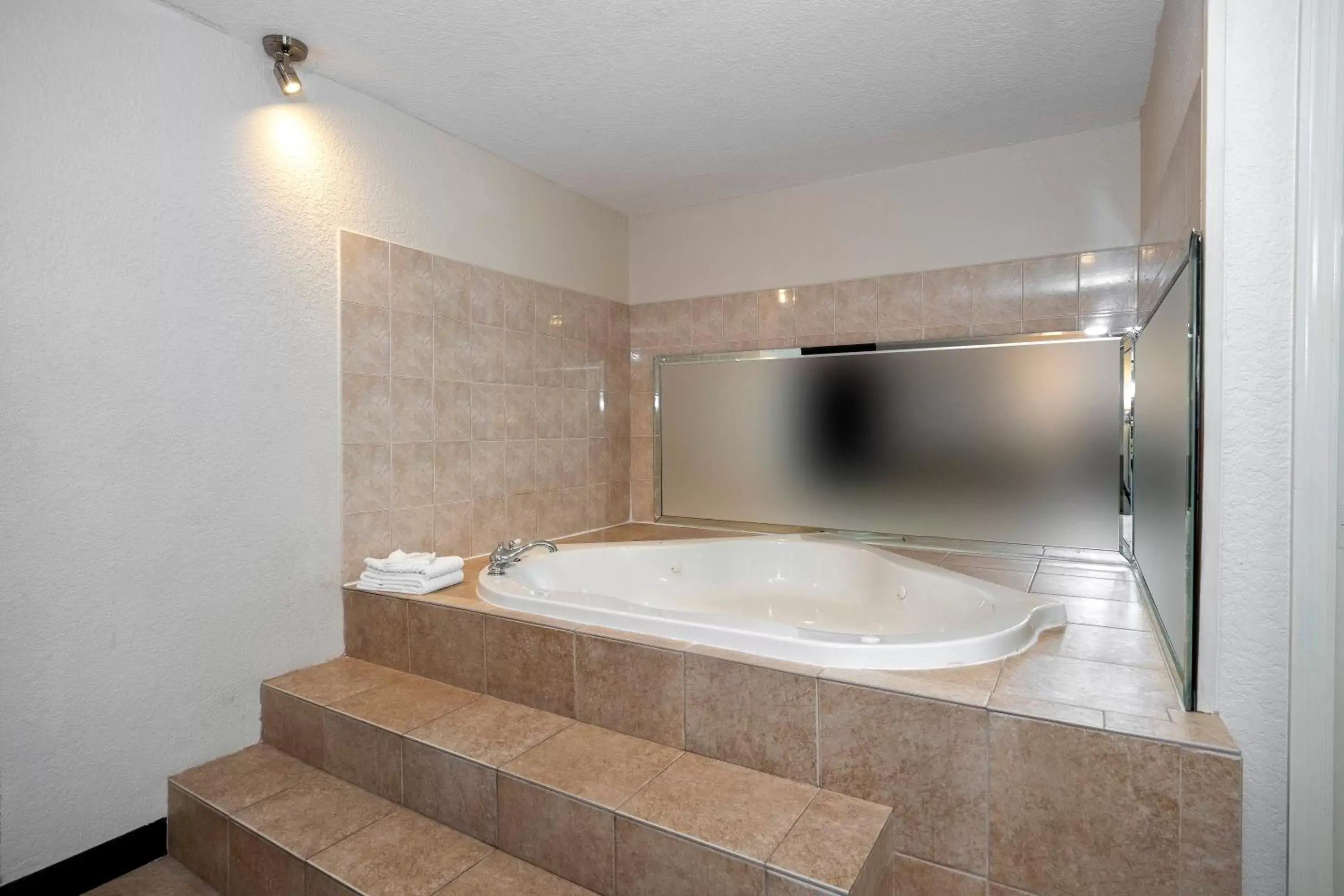 Spa and wellness centre/facilities, Bathroom in Red Roof Inn Ft Pierce