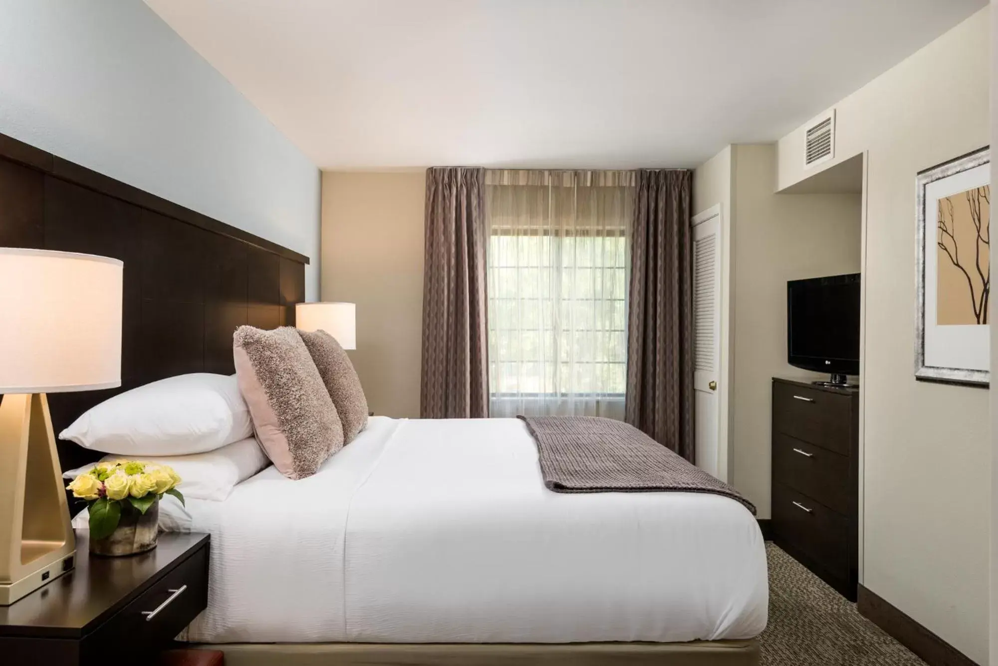 Bedroom, Bed in Staybridge Suites Chantilly Dulles Airport, an IHG Hotel