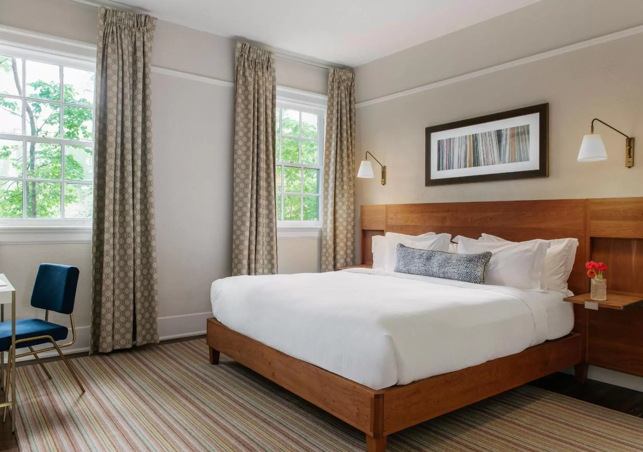 Bedroom, Bed in Oakhurst Inn