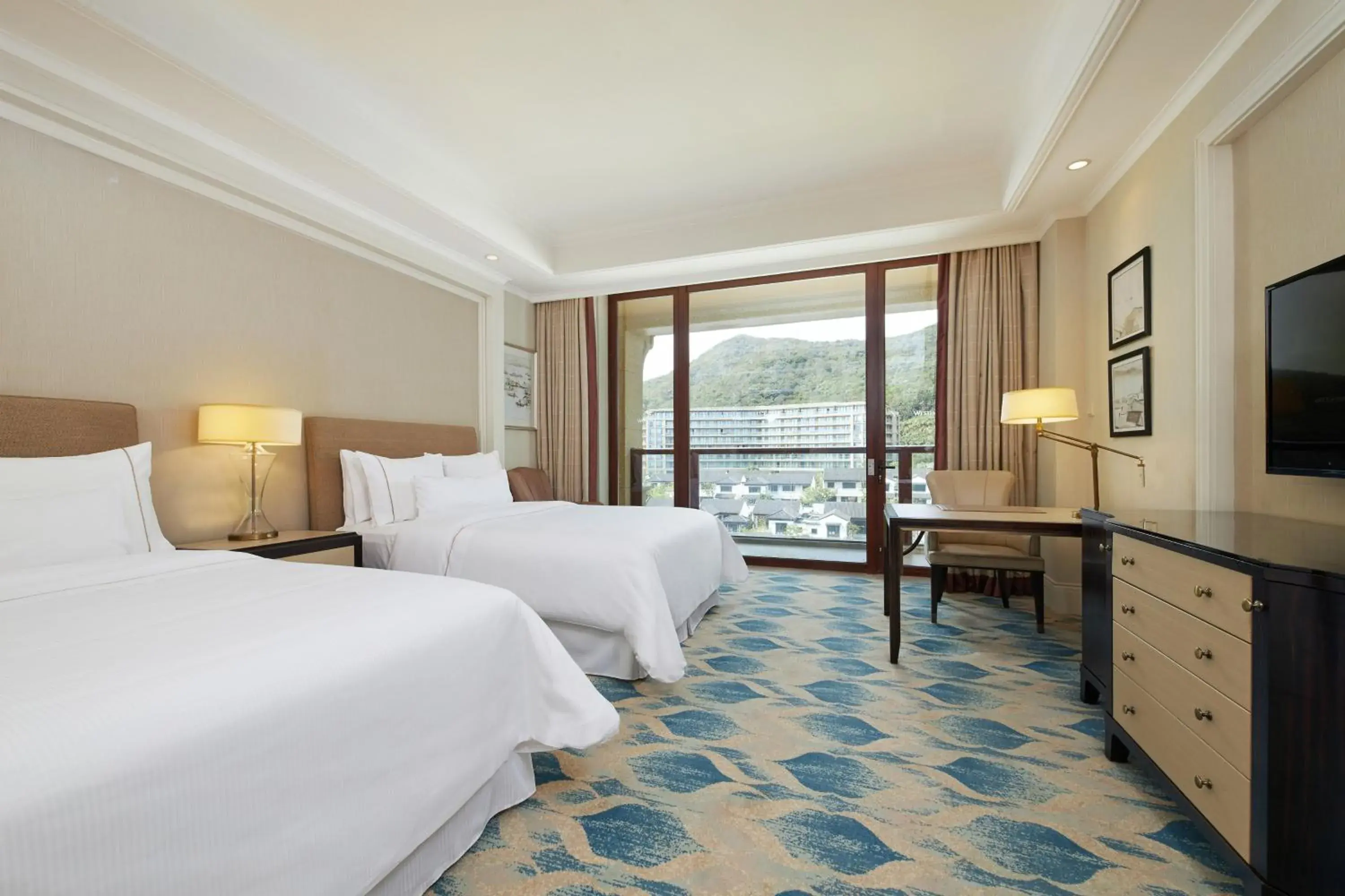 Photo of the whole room in The Westin Zhujiajian Resort, Zhoushan