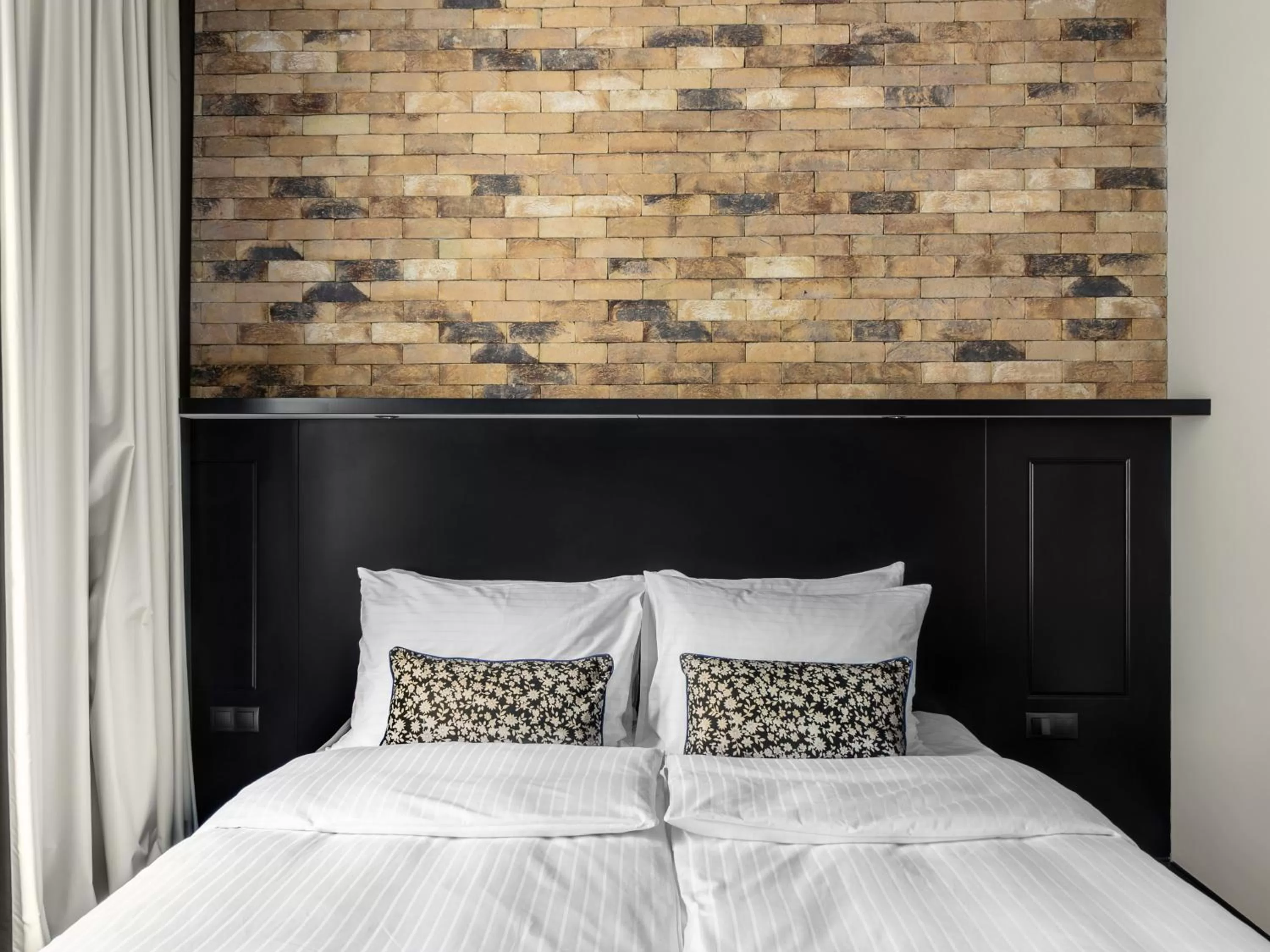 Deluxe Double Room with Bath in numa l Root Rooms & Apartments