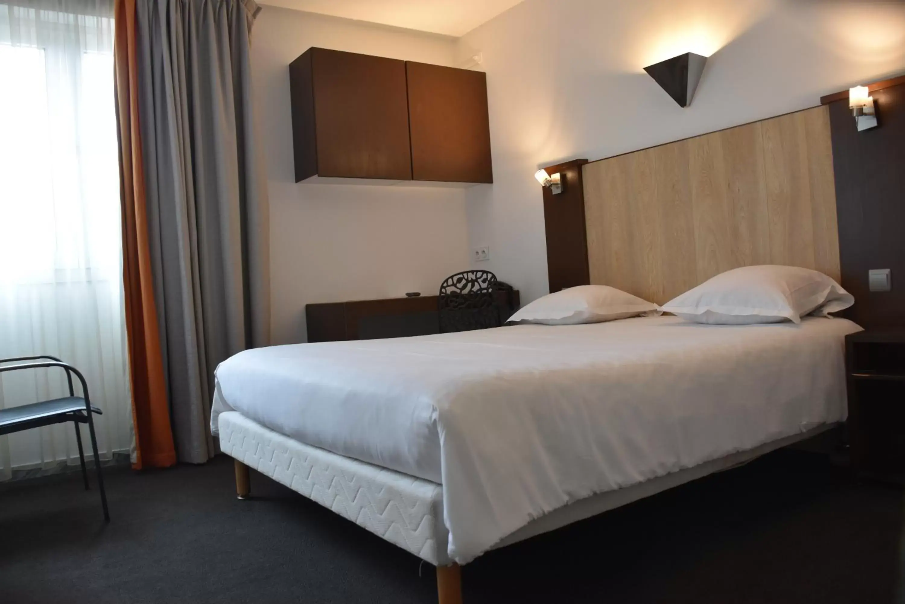 Bed in Adonis Arc Hotel Aix Bed in Adonis Arc Hotel Aix