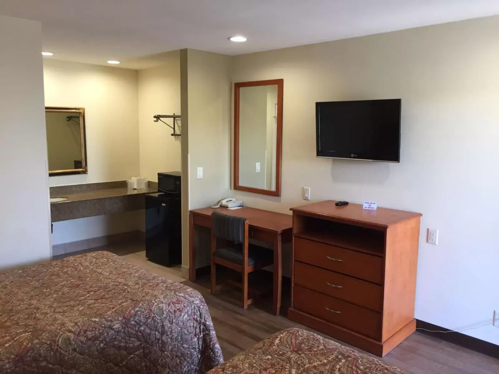 Standard Double Room in Simply Home Inn & Suites - Riverside