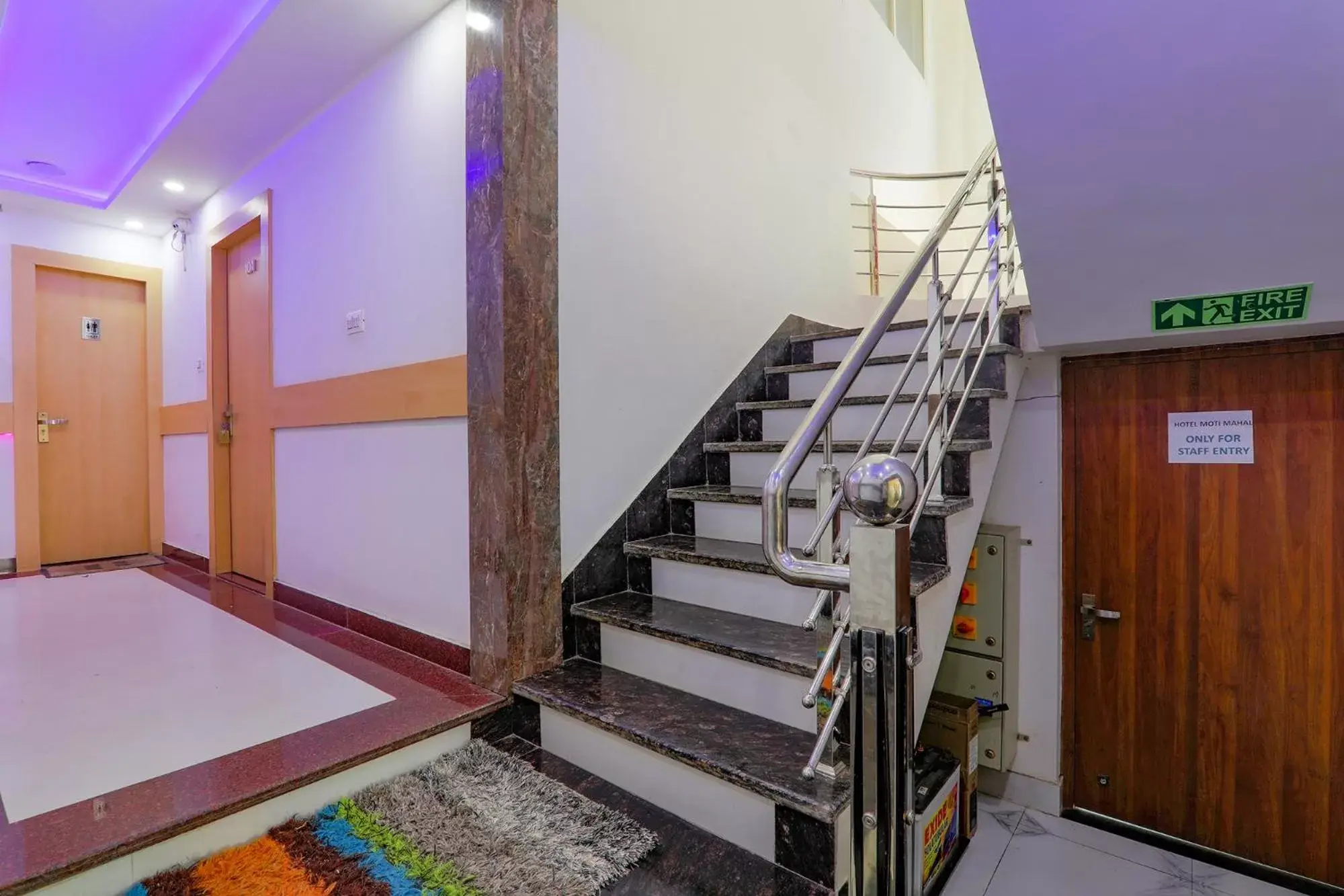 Lobby or reception in FabExpress Moti Mahal Lobby or reception in FabExpress Moti Mahal