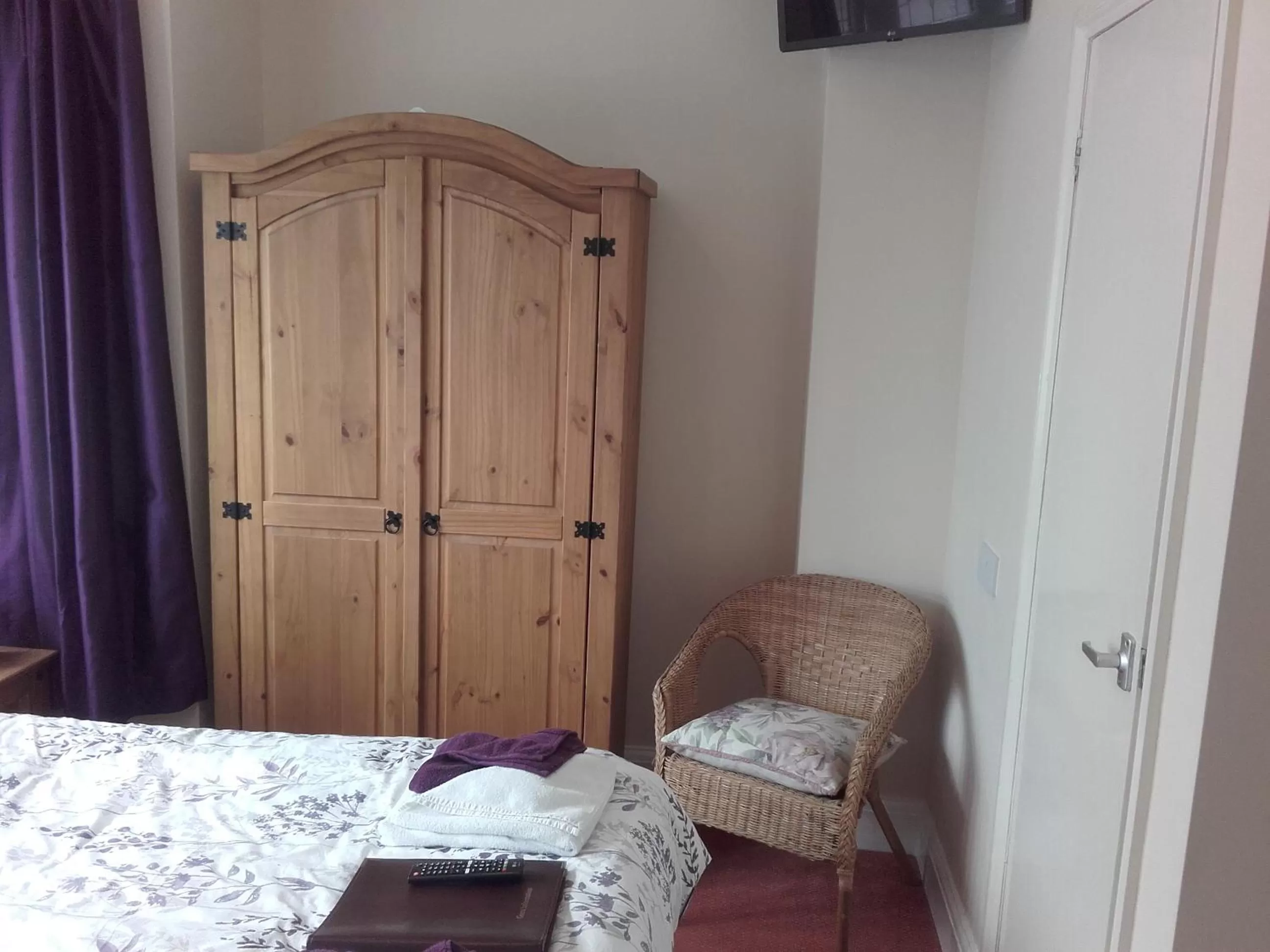 Bedroom, Bed in Clumber House Hotel