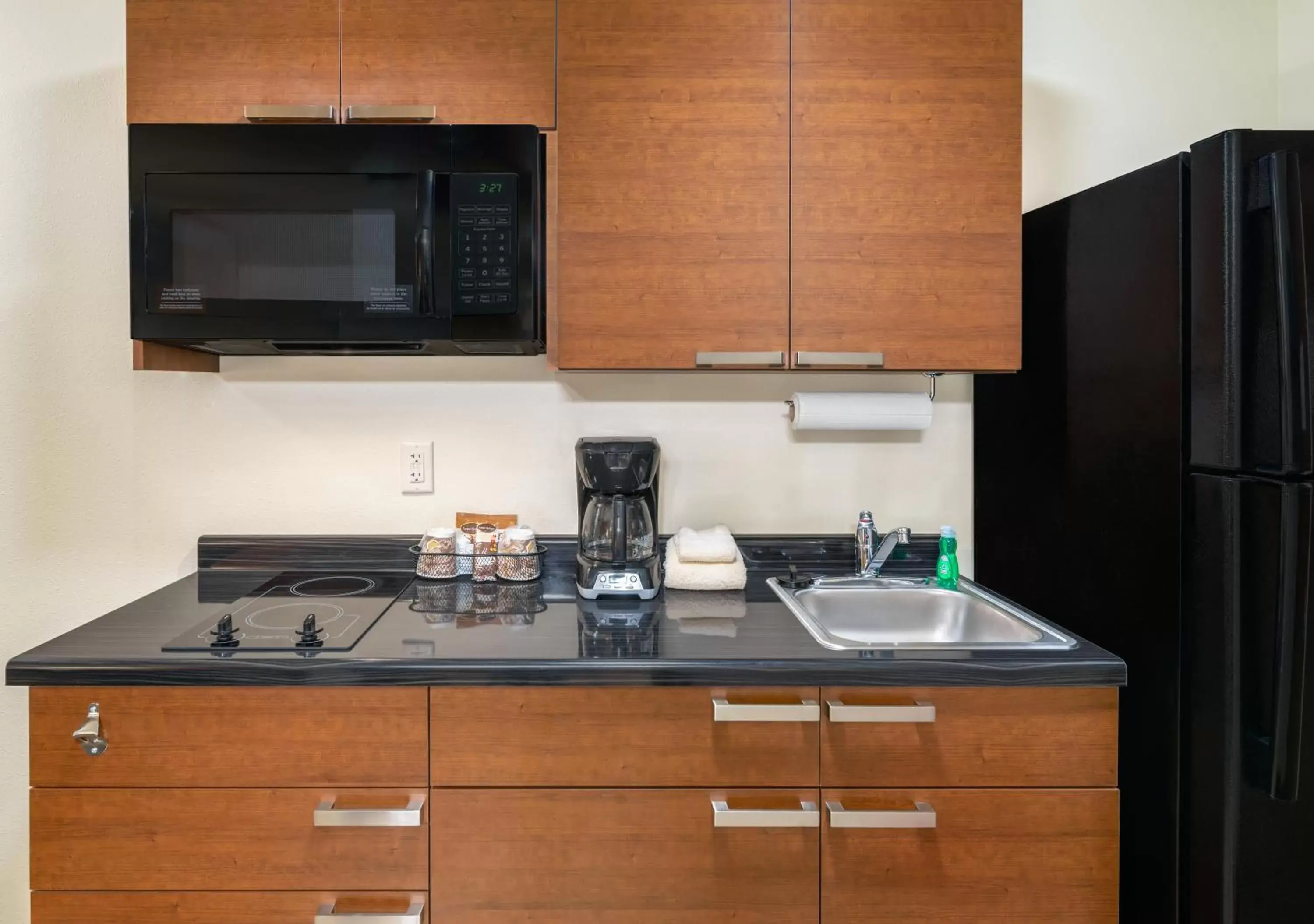 kitchen, Kitchen/Kitchenette in My Place Hotel-Bend, OR