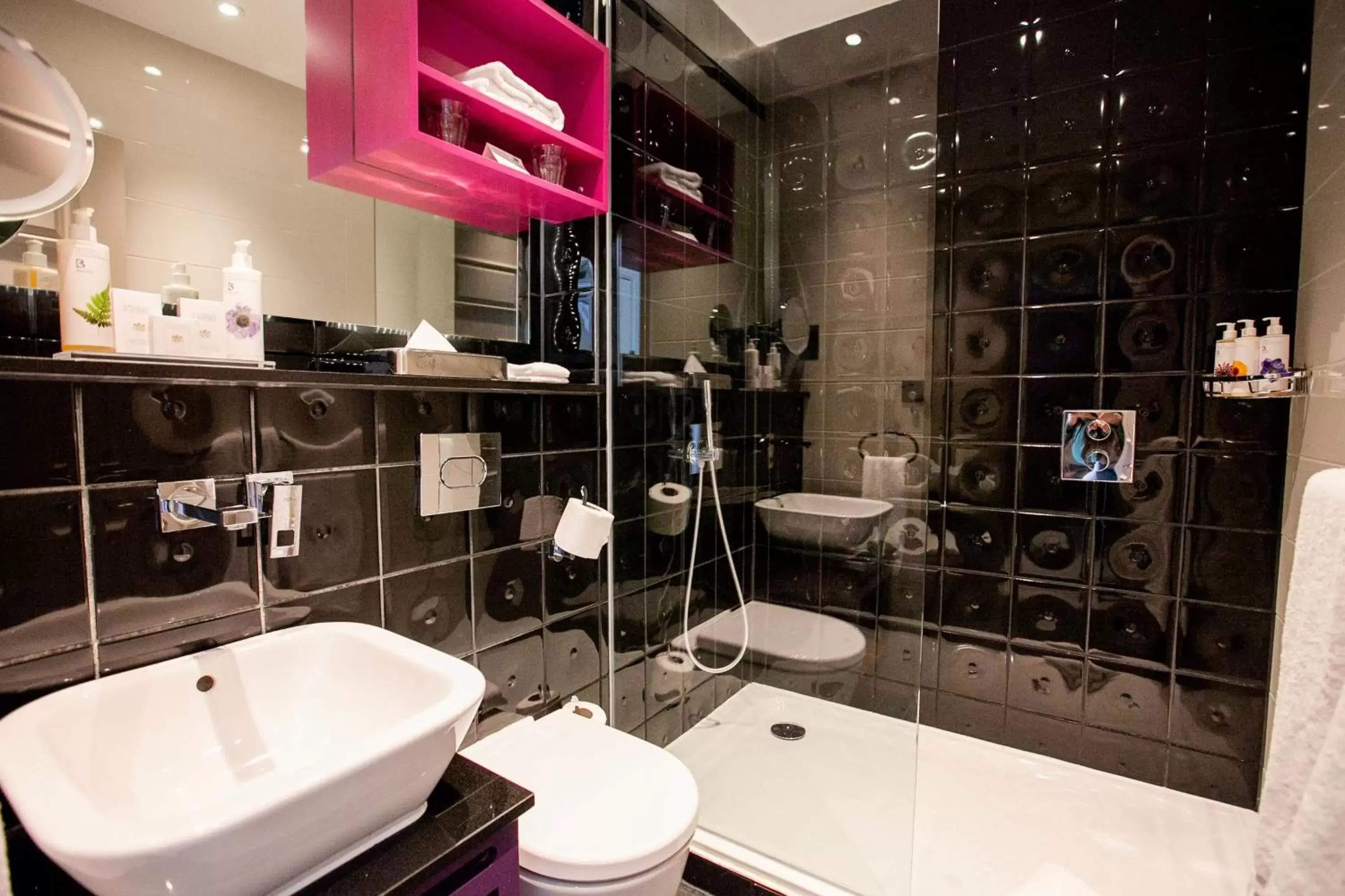 Bathroom in Hotel Indigo London - Kensington, an IHG Hotel